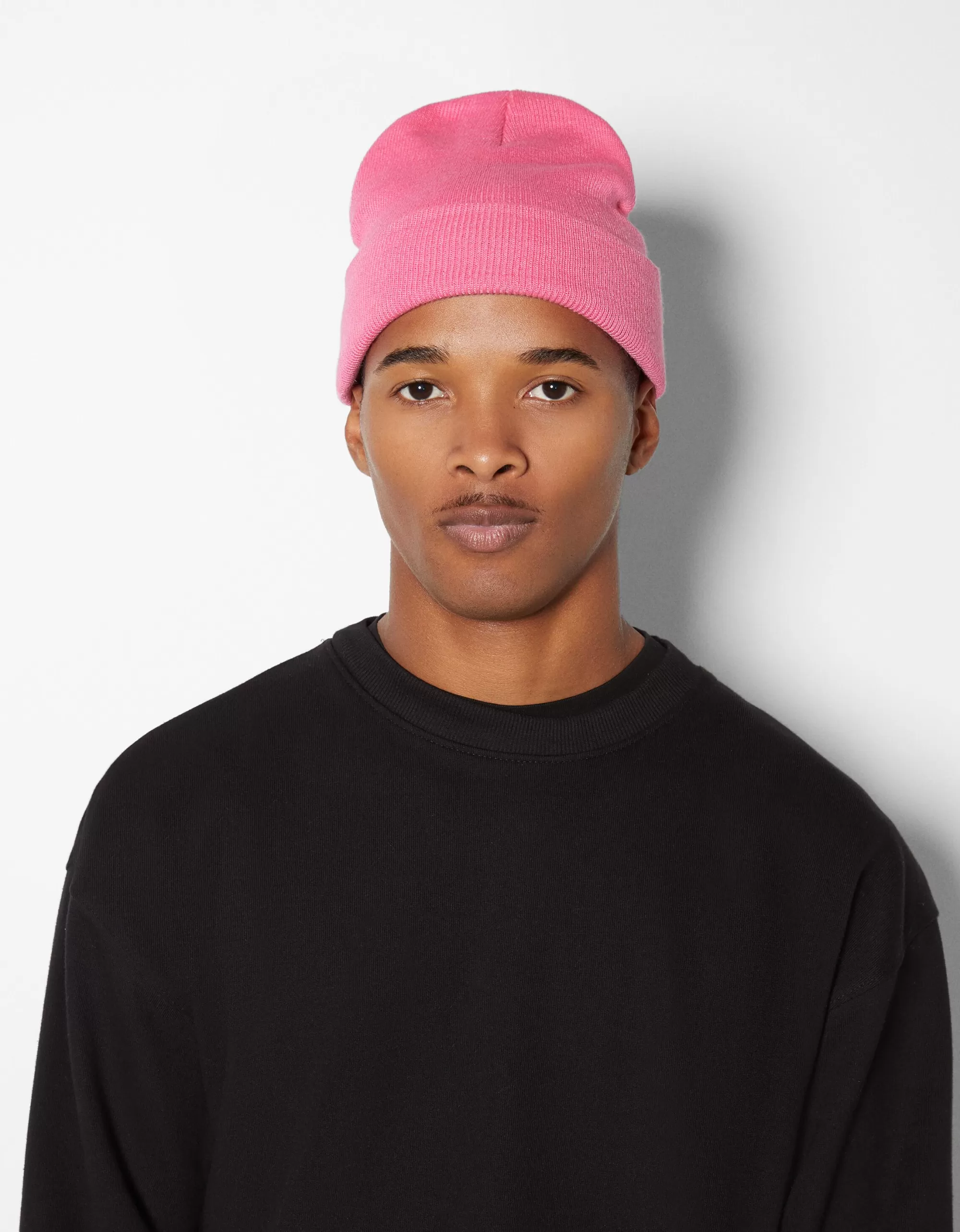 MUJER BERSHKA Beanie básico