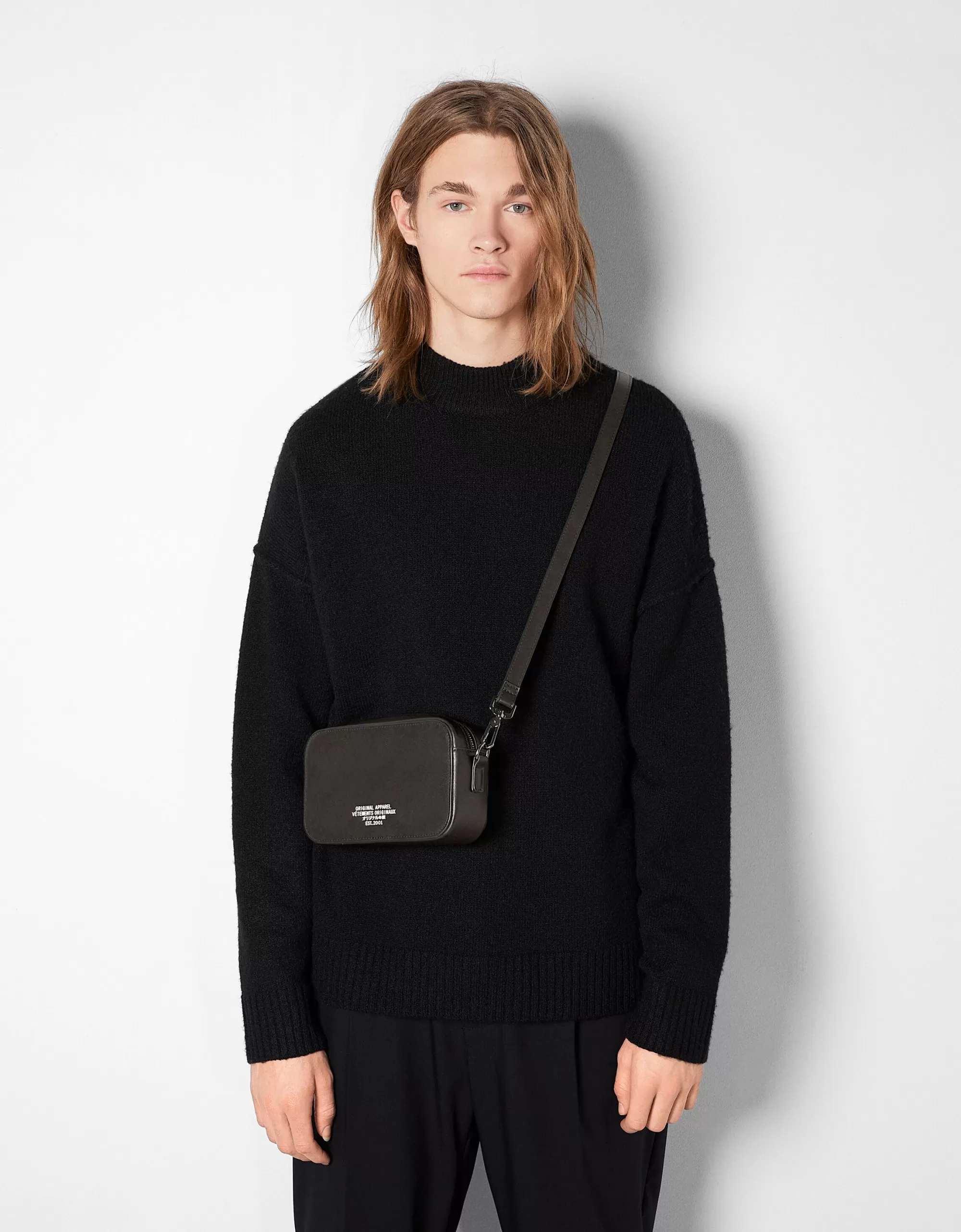 HOMBRE BERSHKA Bolso crossbody rígido
