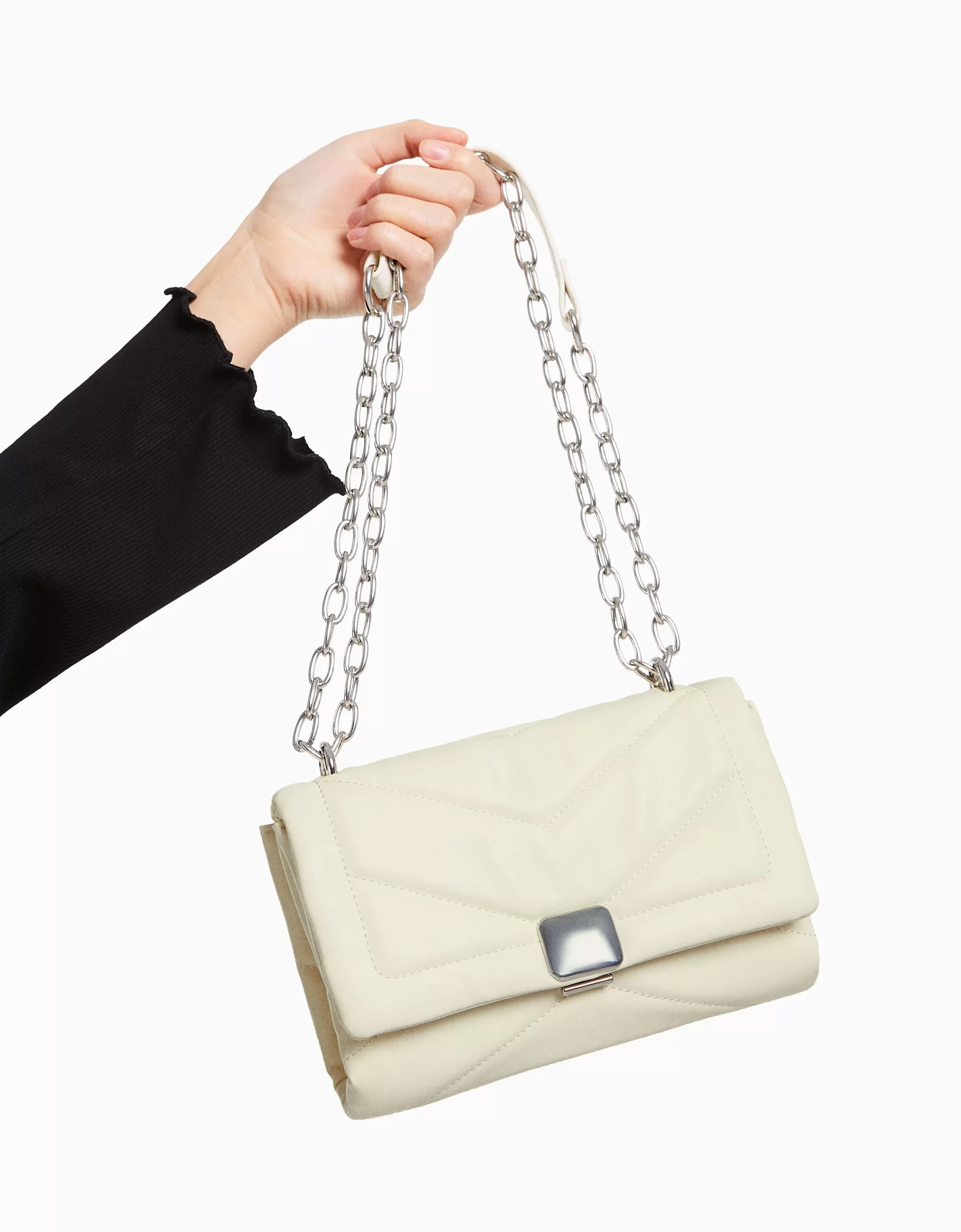 MUJER BERSHKA Bolso mini hombro acolchado cadena