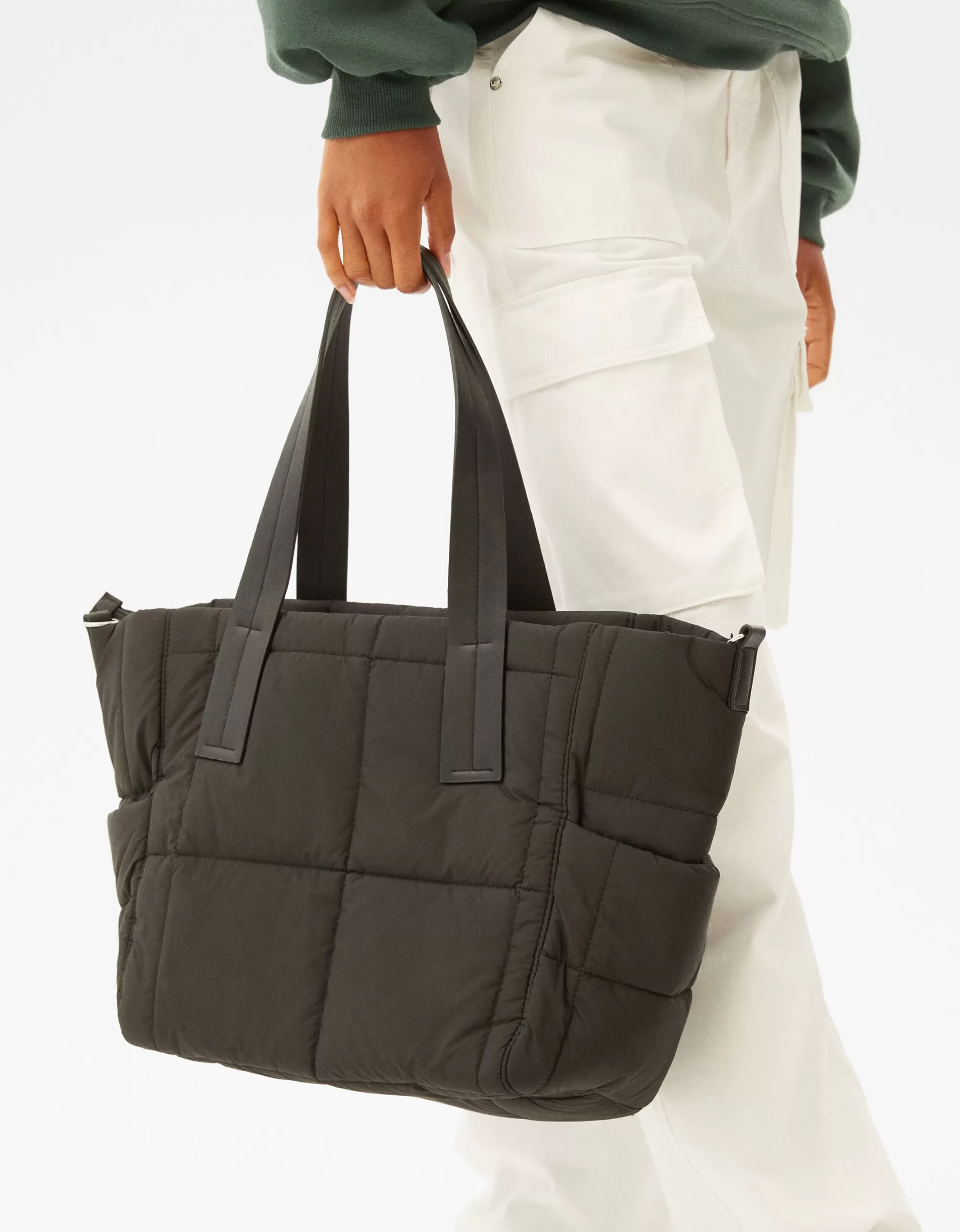 MUJER BERSHKA Bolsoshopper básico efecto nylon