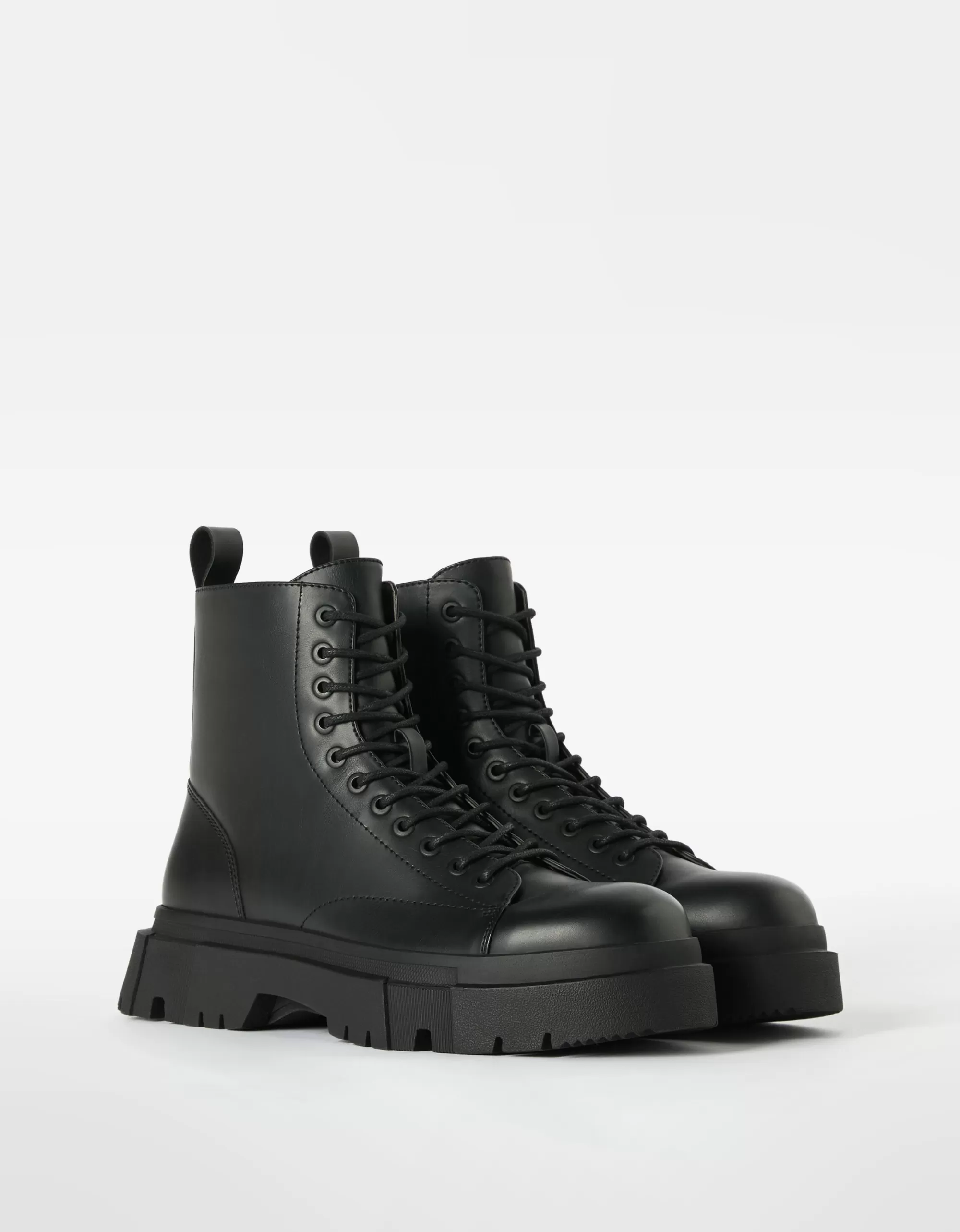 HOMBRE BERSHKA Botas acordonadas suela track hombre