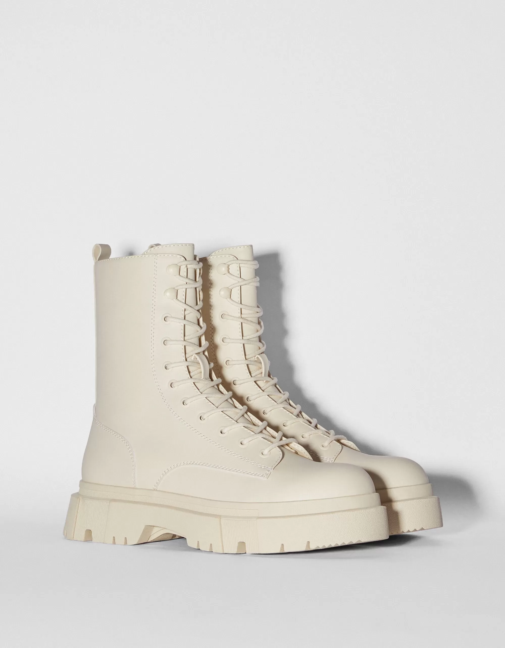 HOMBRE BERSHKA Botas acordonadas suela track hombre