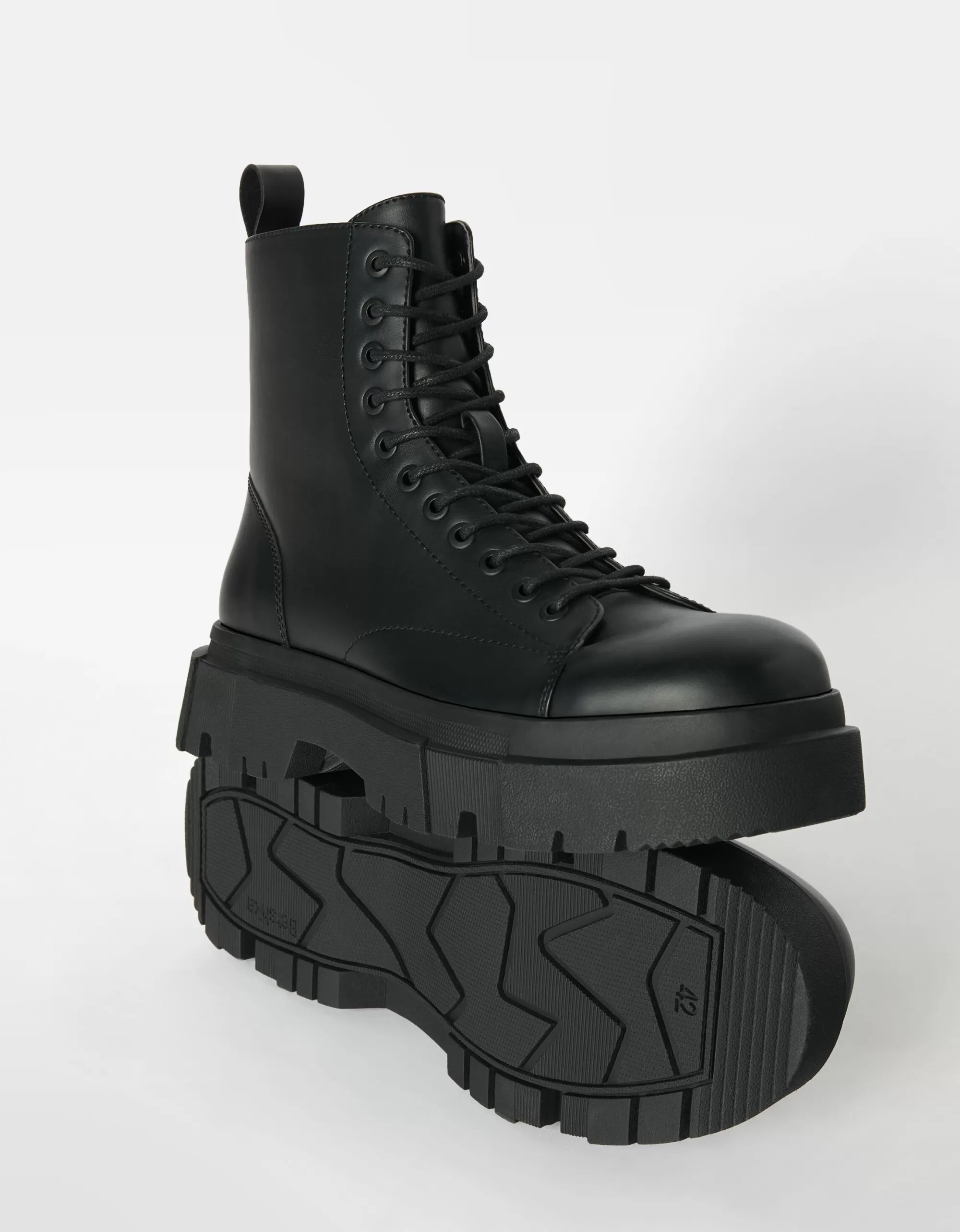 HOMBRE BERSHKA Botas acordonadas suela track hombre