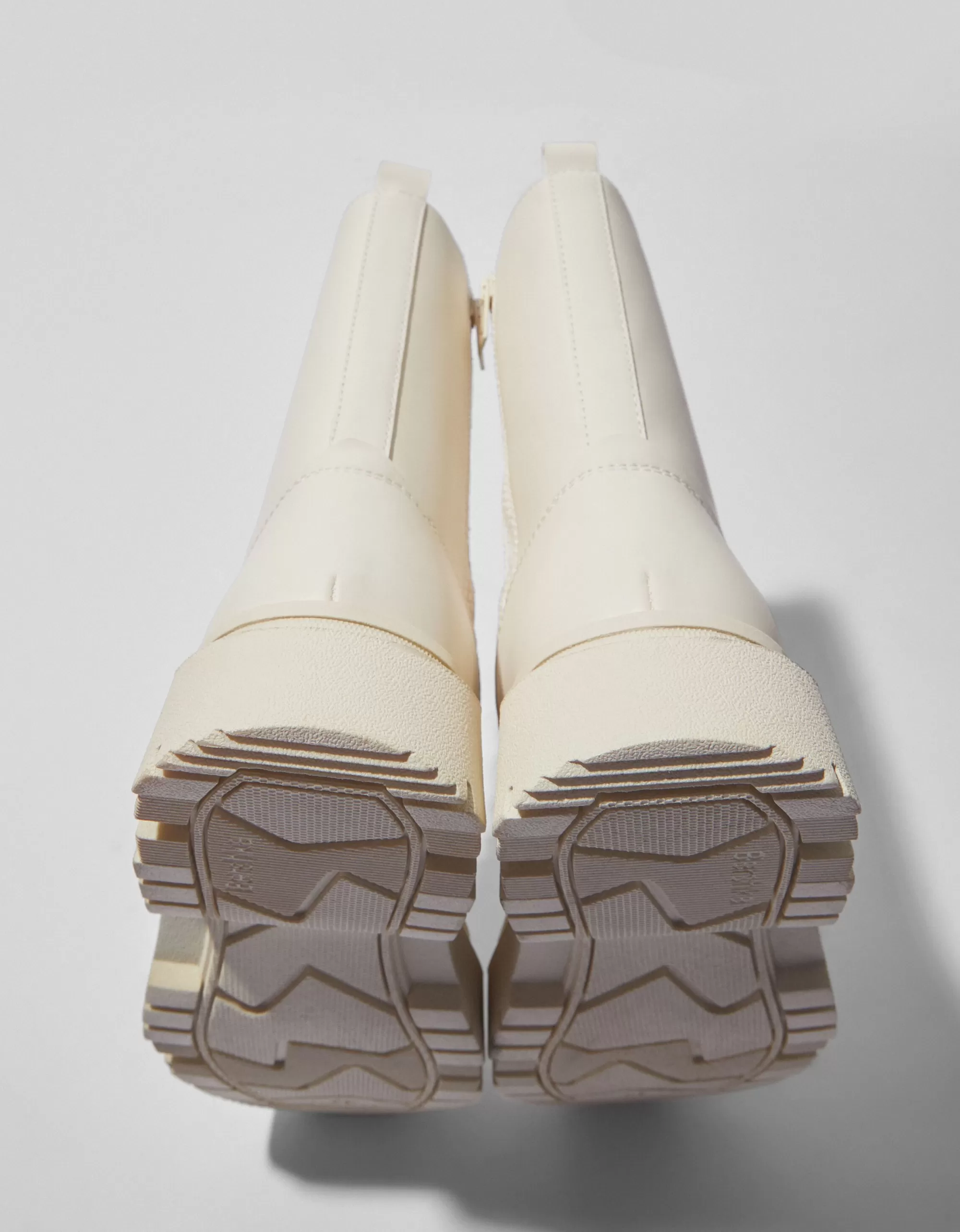 HOMBRE BERSHKA Botas acordonadas suela track hombre
