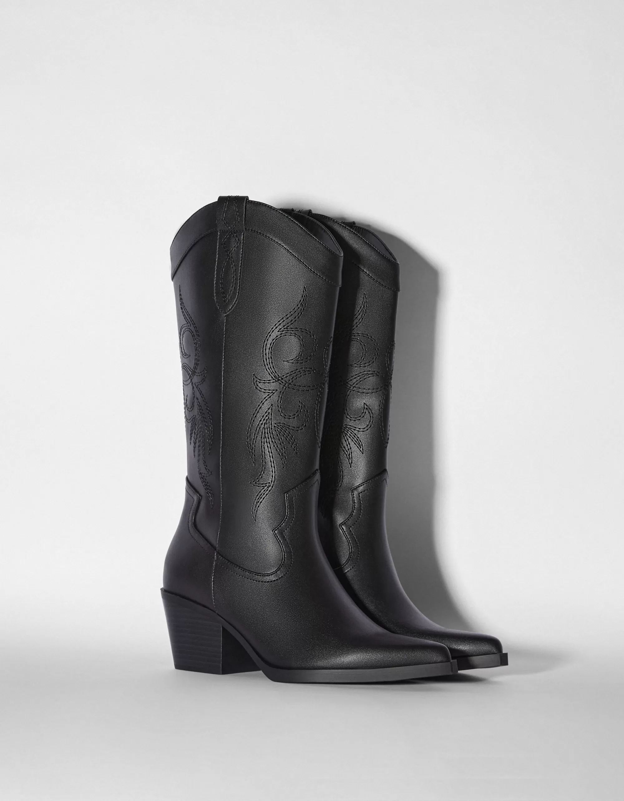 MUJER BERSHKA Botas cowboy tacón