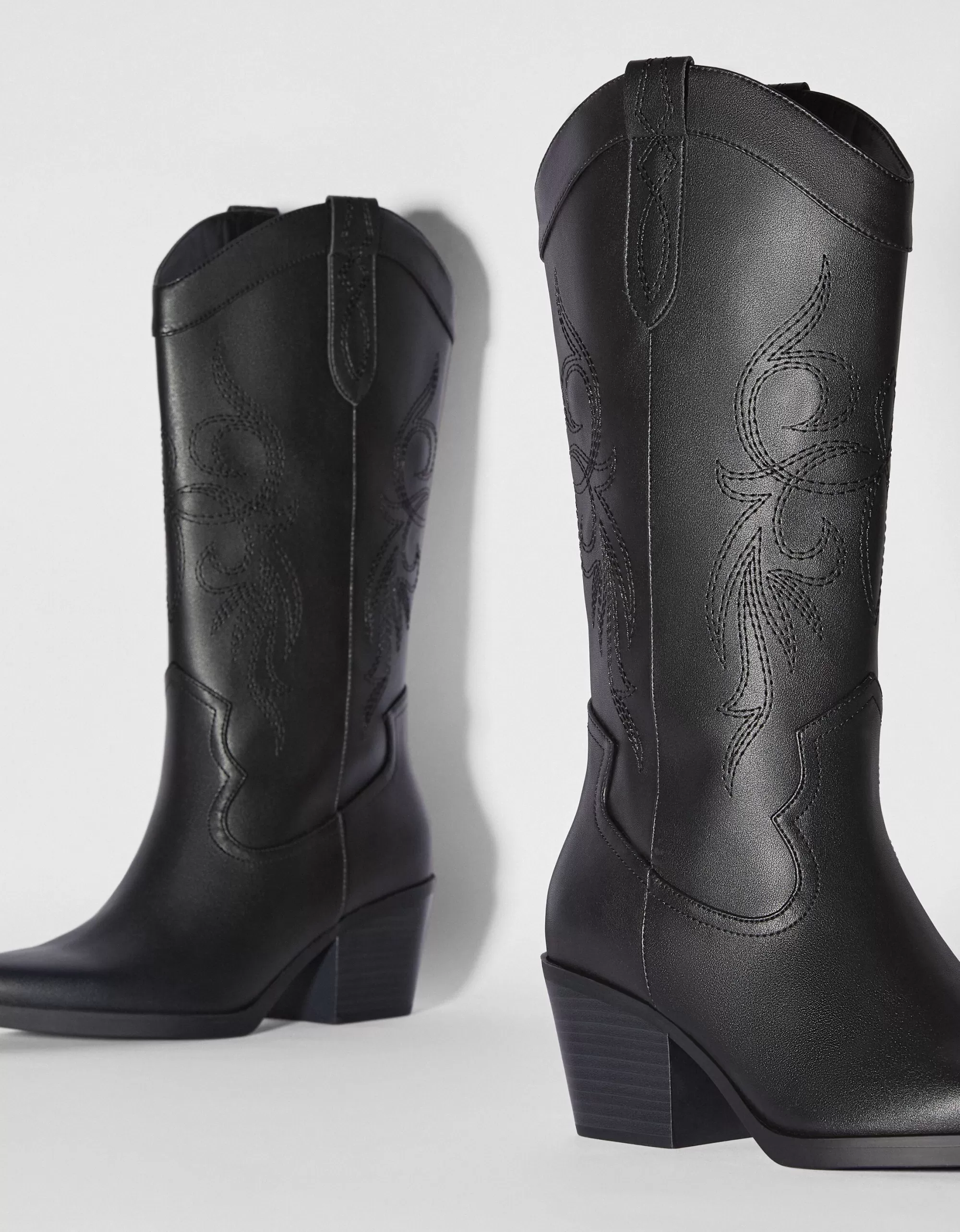 MUJER BERSHKA Botas cowboy tacón