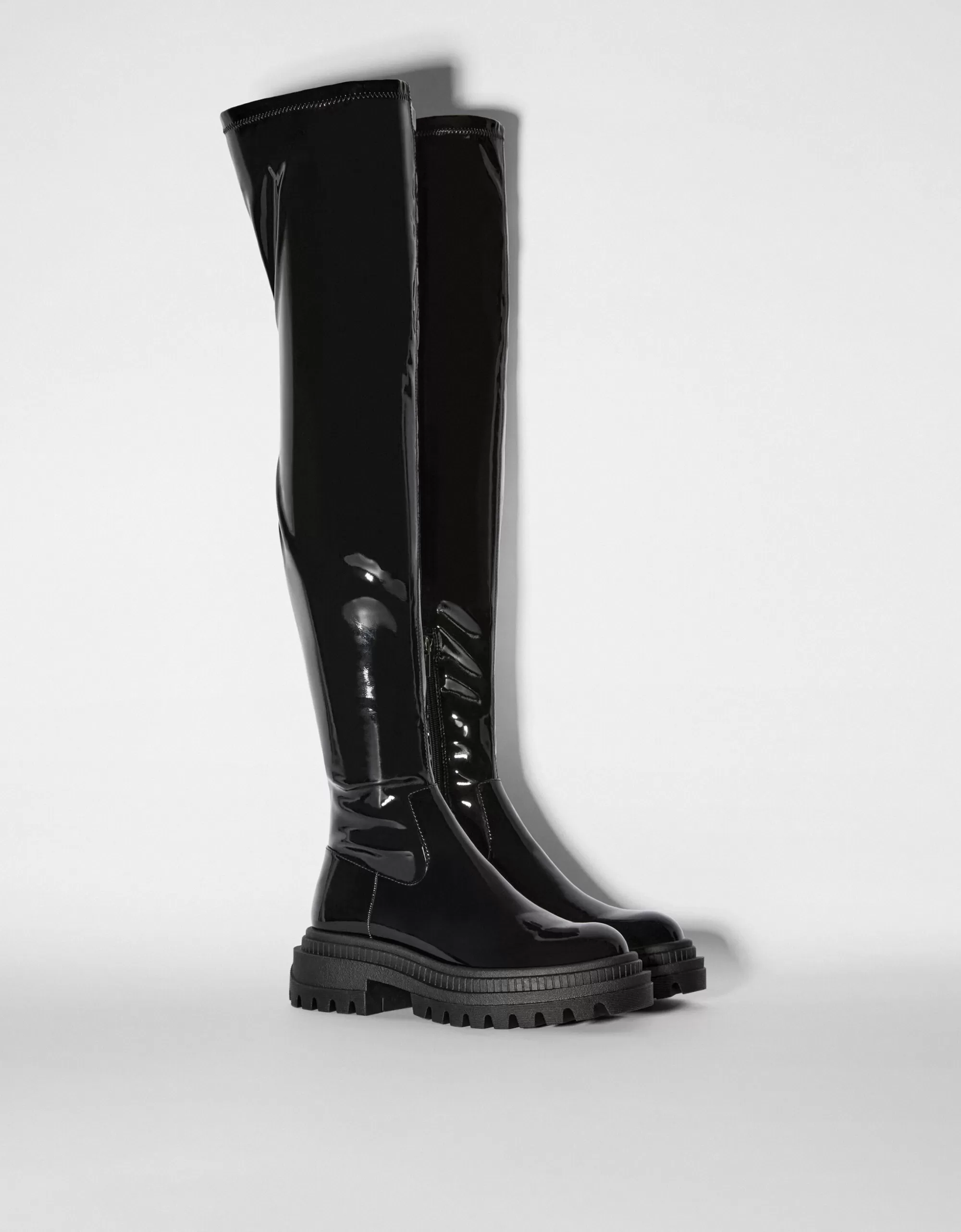 MUJER BERSHKA Botas planas XL suela track