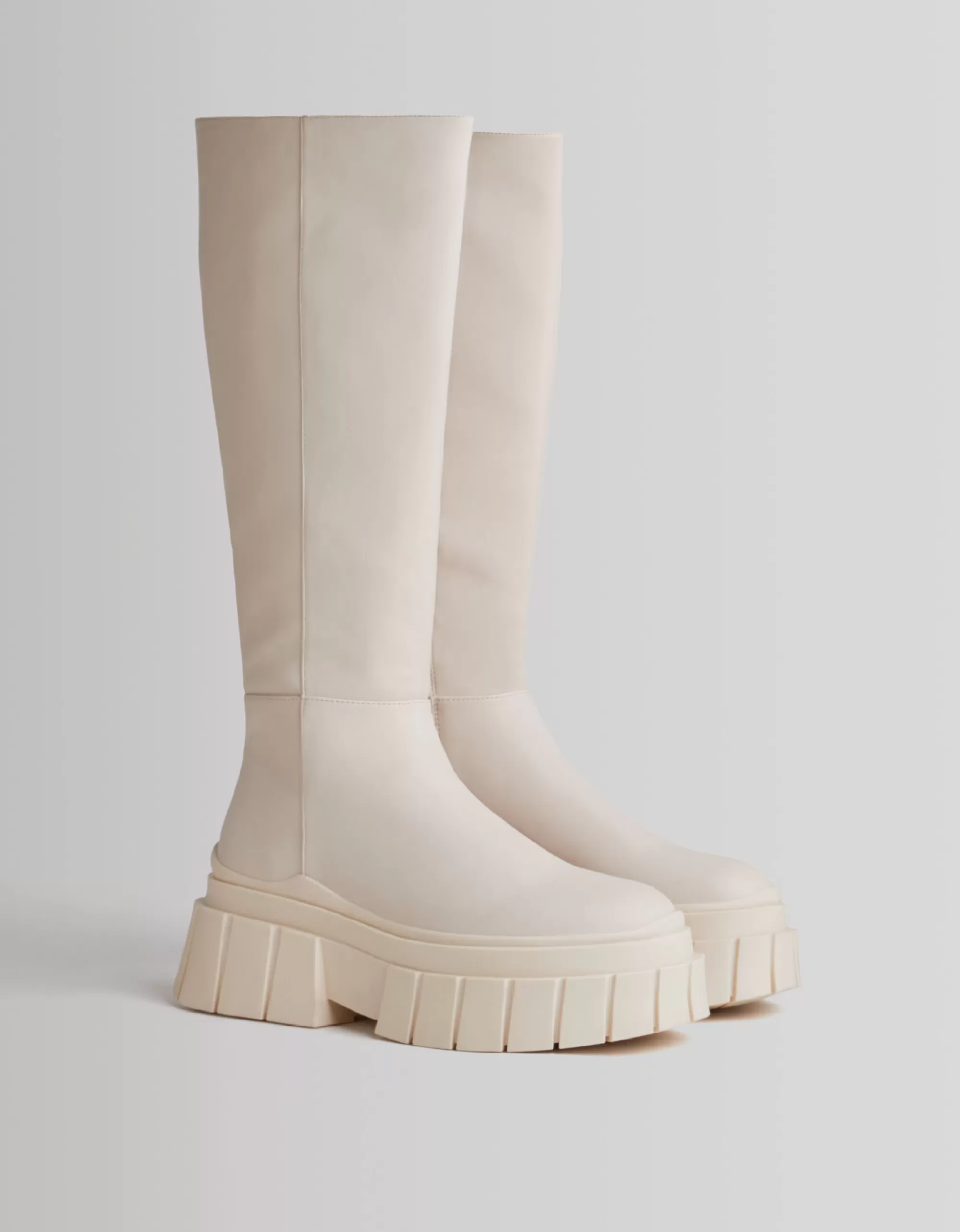 MUJER BERSHKA Botas plataforma suela track