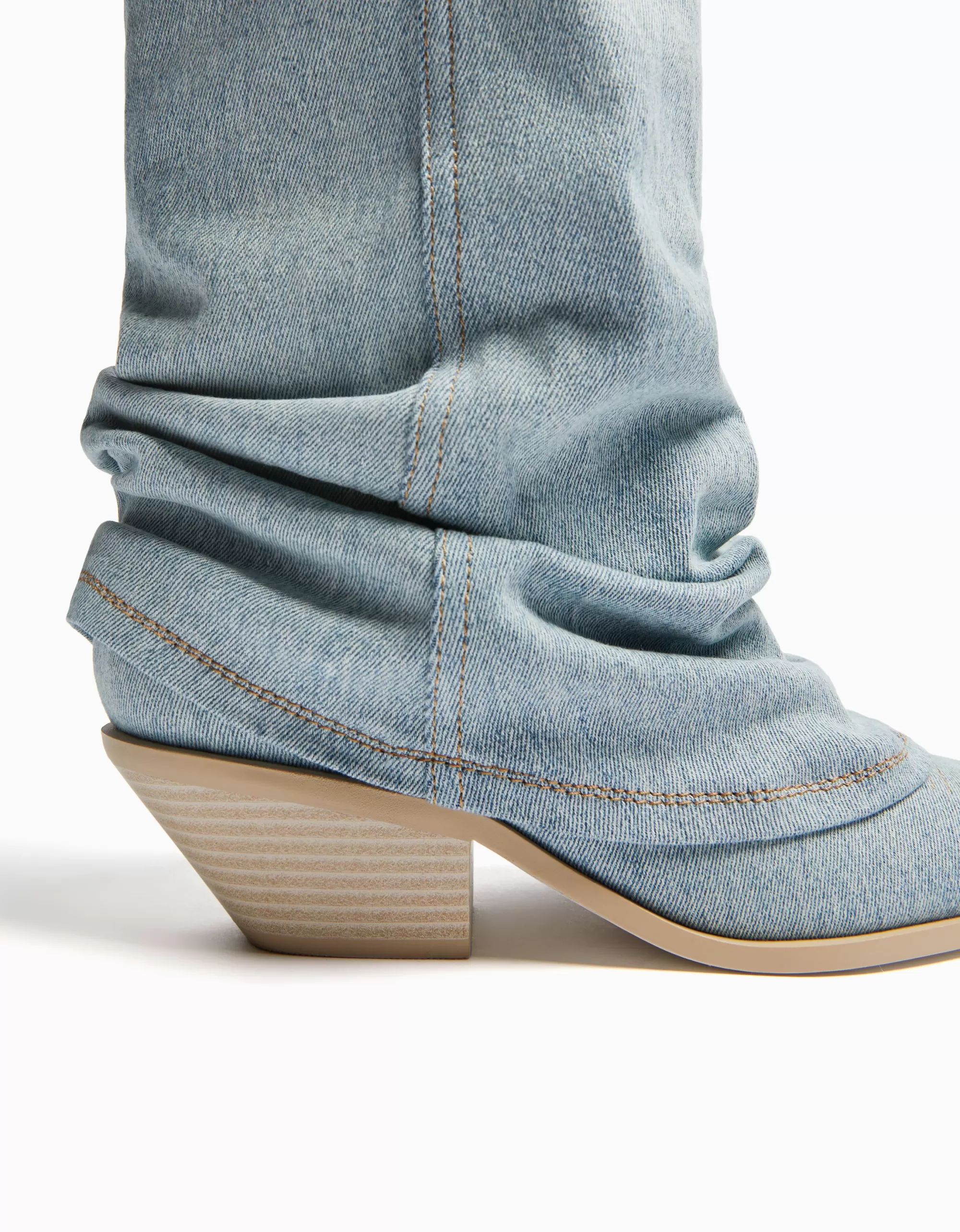 MUJER BERSHKA Botas tacón cowboy denim