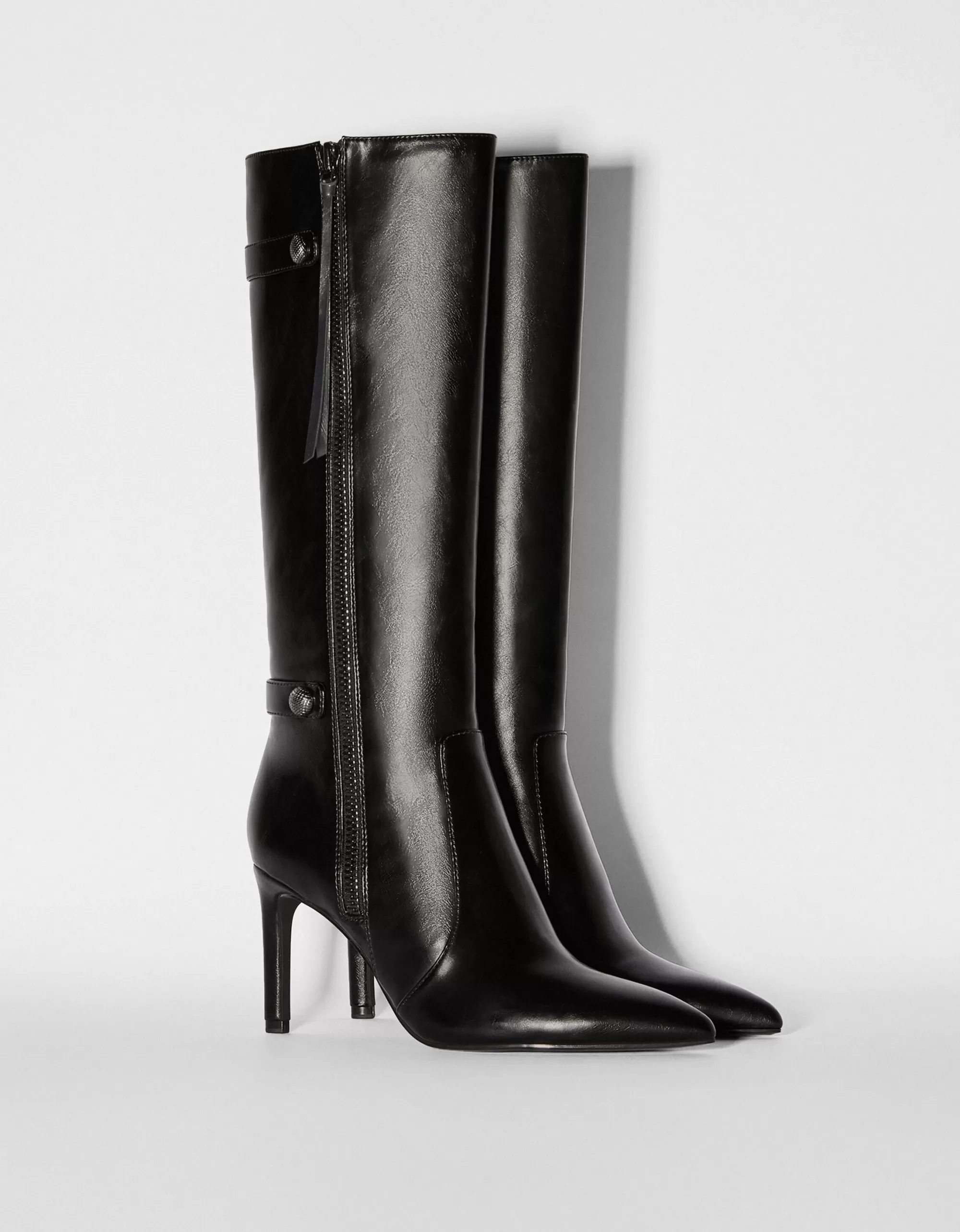 MUJER BERSHKA Botas tacón fino detalles metalizados