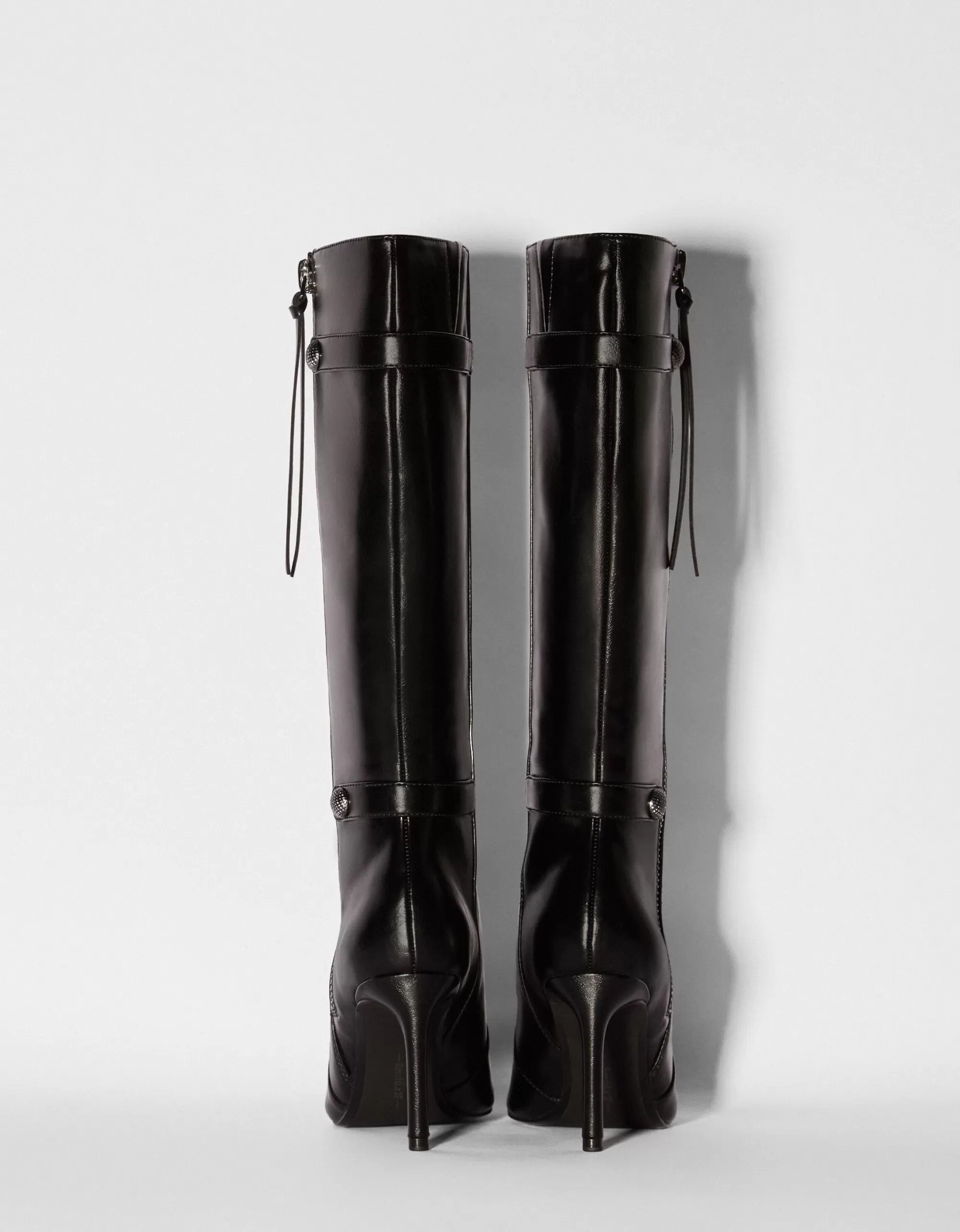 MUJER BERSHKA Botas tacón fino detalles metalizados