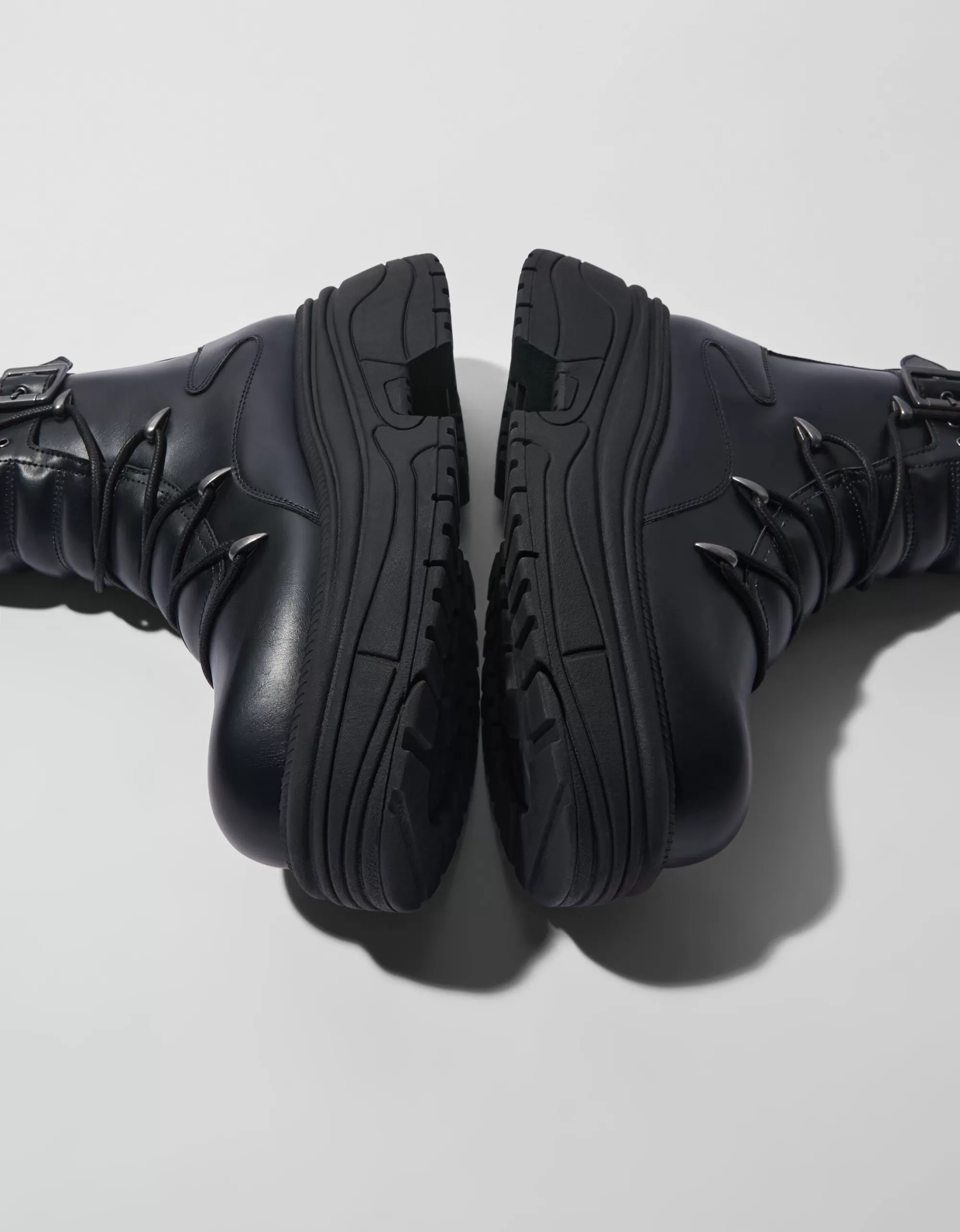 HOMBRE BERSHKA Botas volumen detalle hebillas hombre