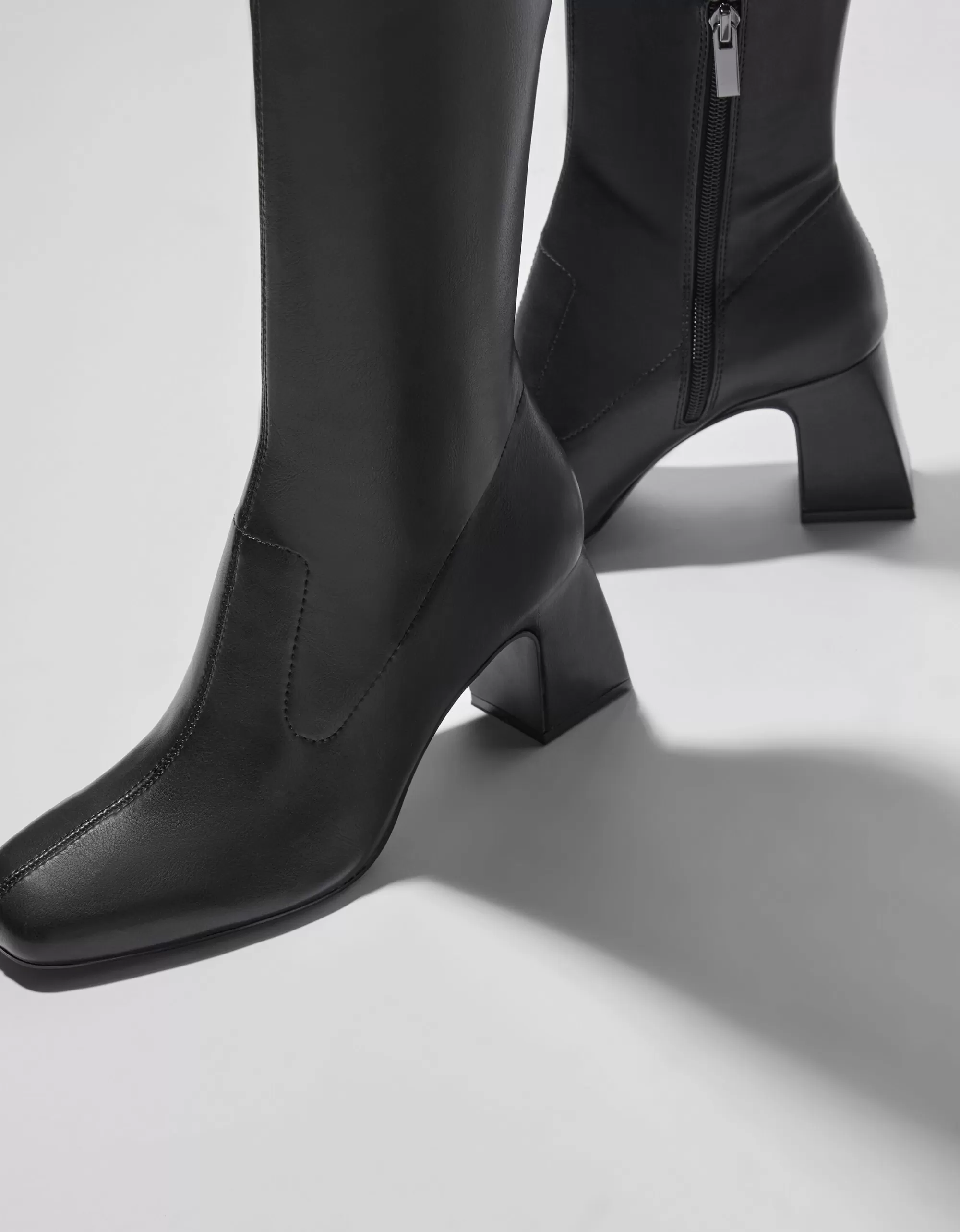MUJER BERSHKA Botas XL tacón medio