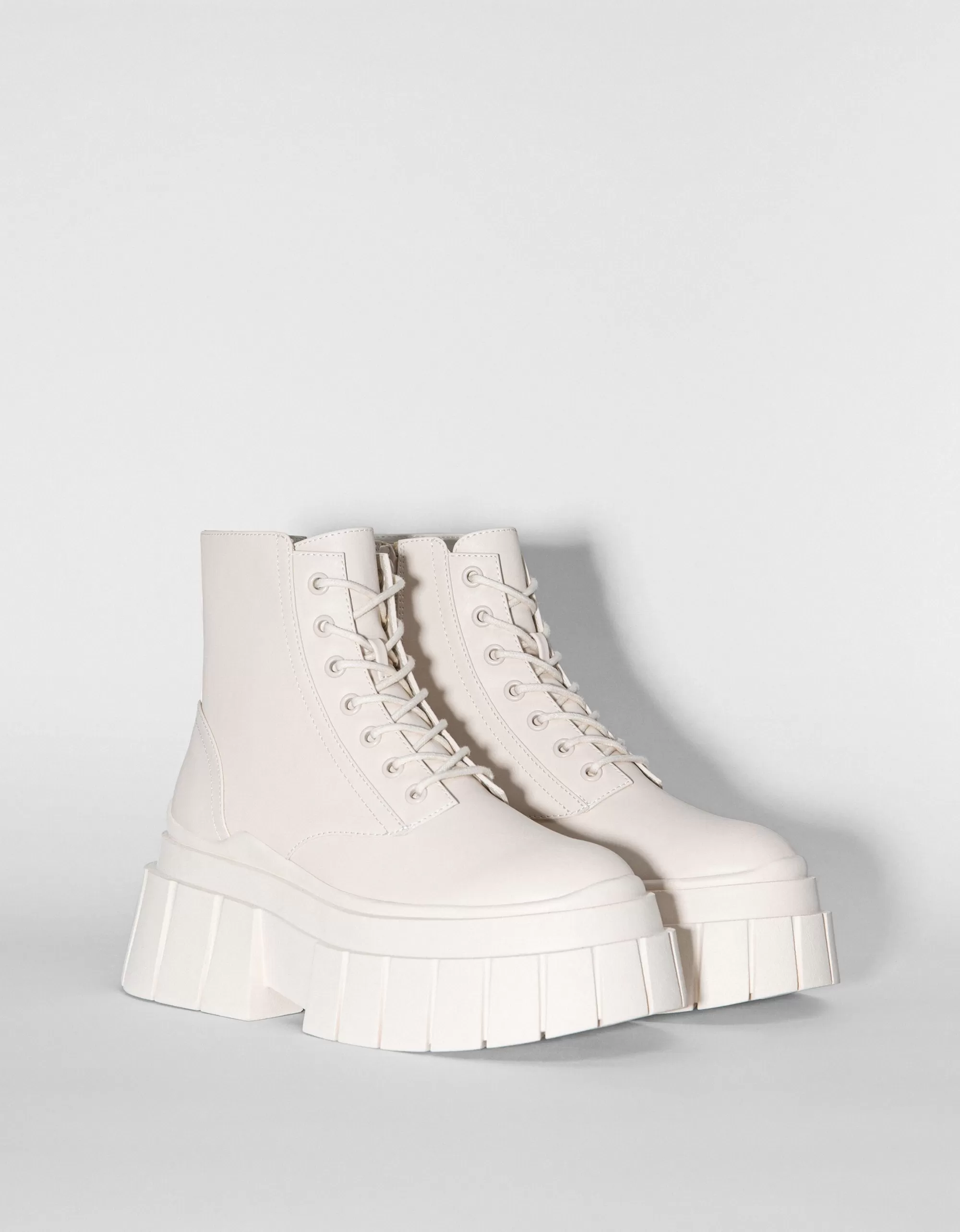MUJER BERSHKA Botines acordonados plataforma rayada