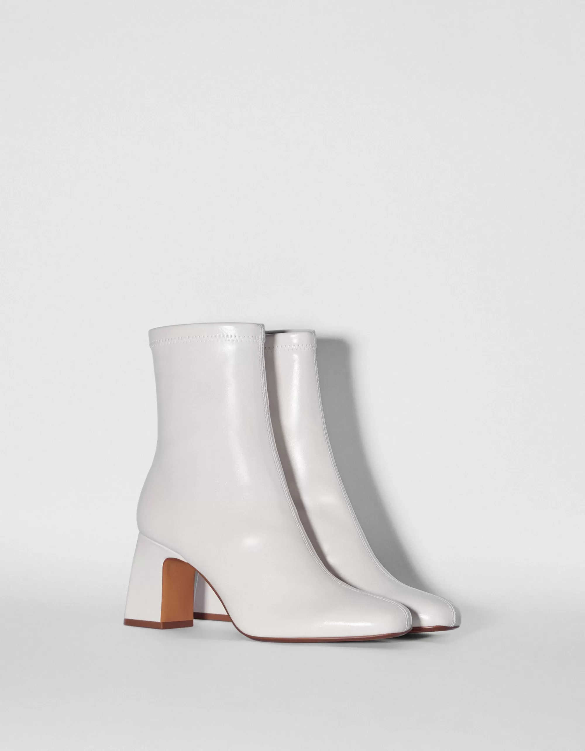MUJER BERSHKA Botines de tacón ajustados
