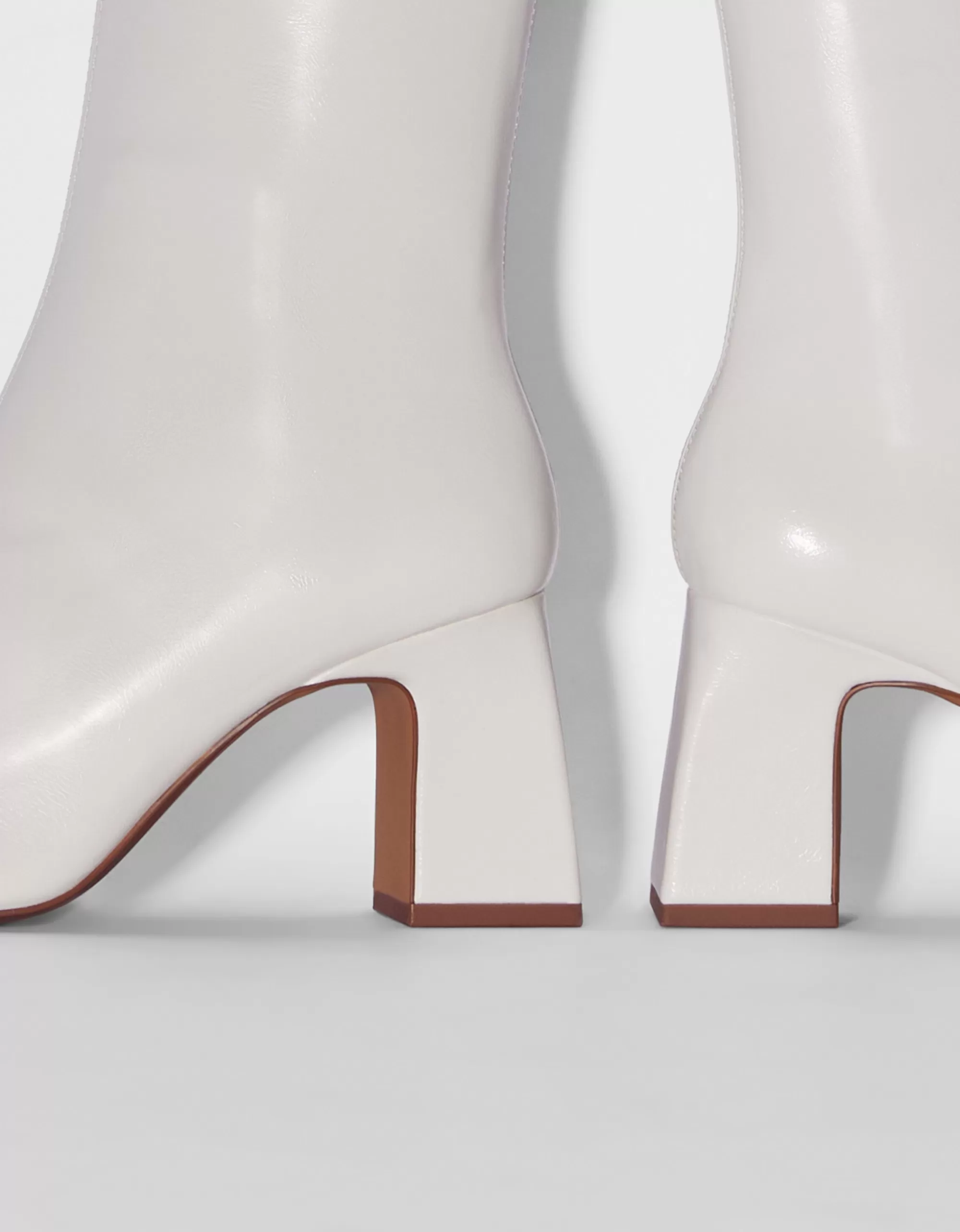 MUJER BERSHKA Botines de tacón ajustados