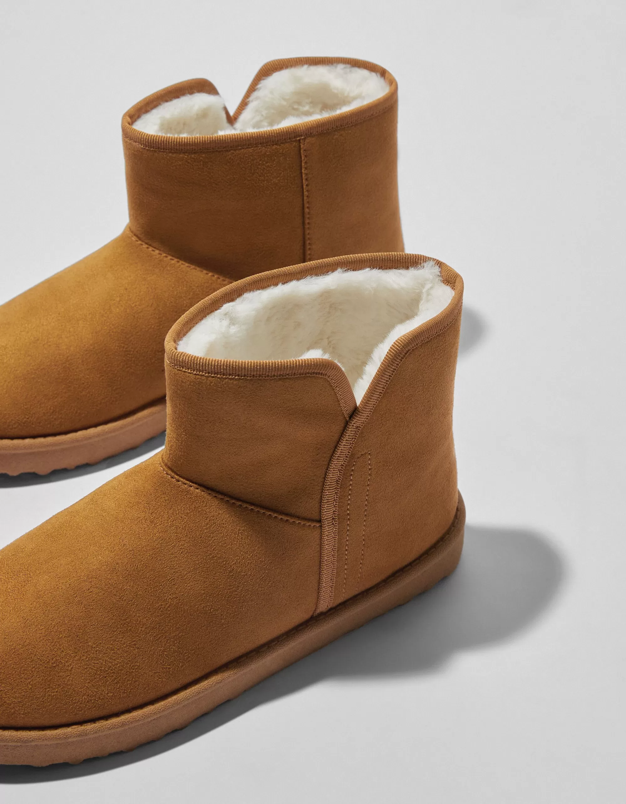 MUJER BERSHKA Botines forro pelo