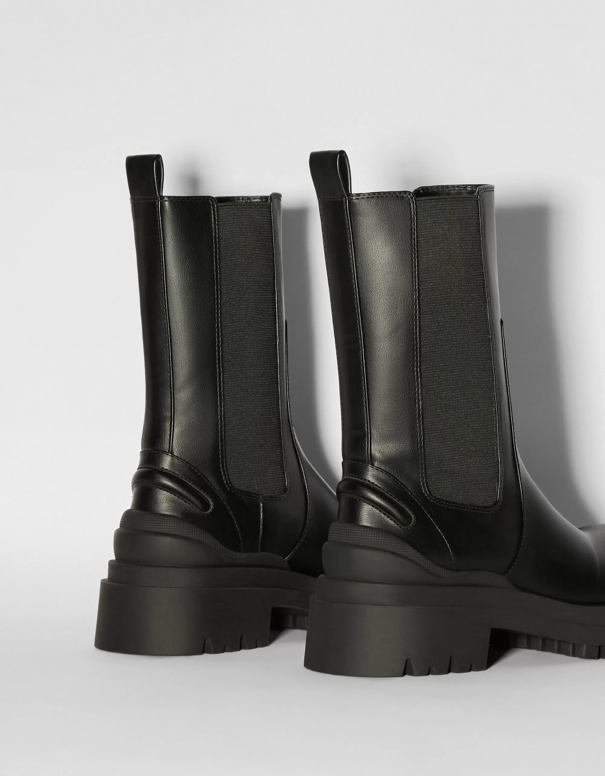 MUJER BERSHKA Botines planos con elásticos
