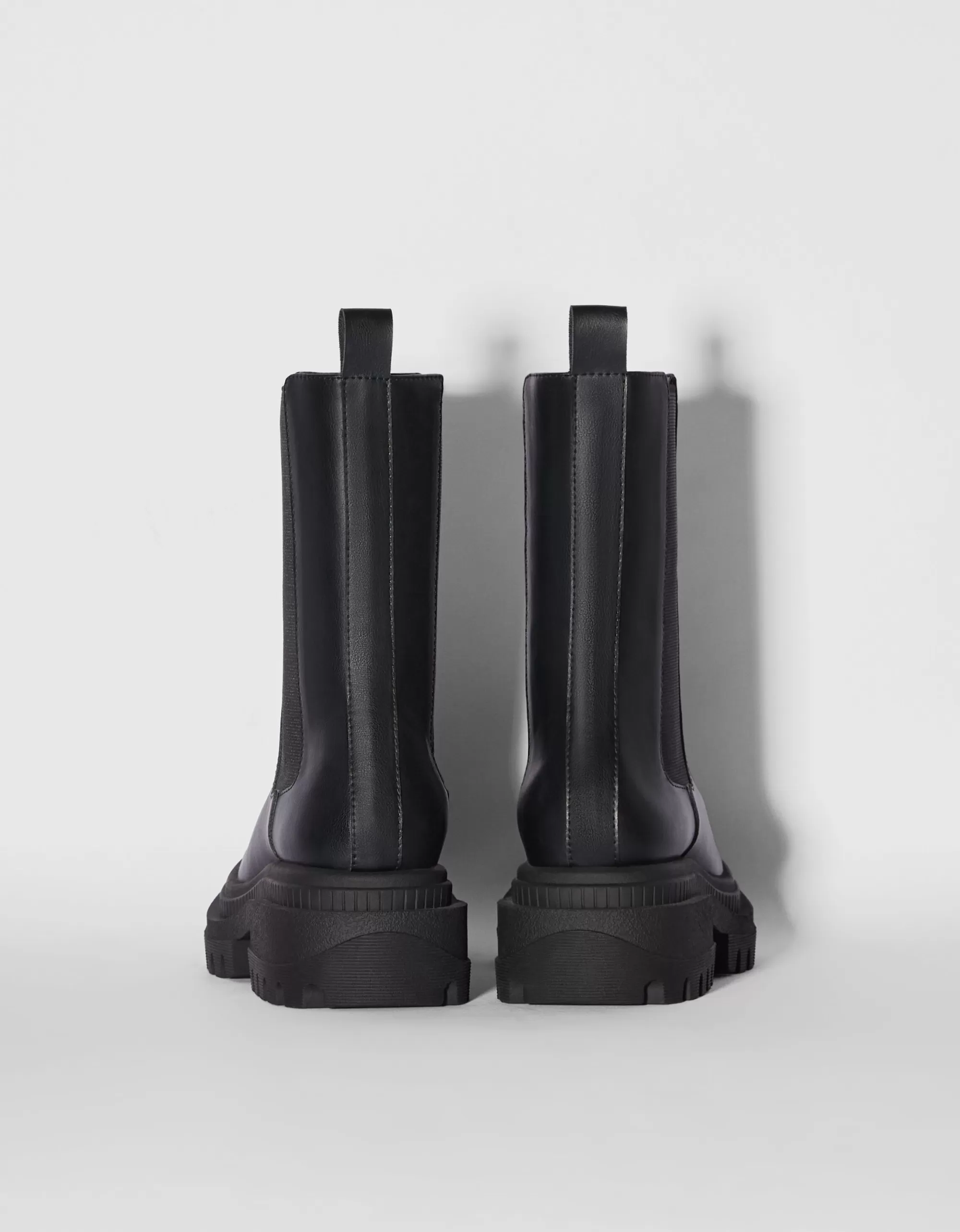 MUJER BERSHKA Botines planos con elásticos