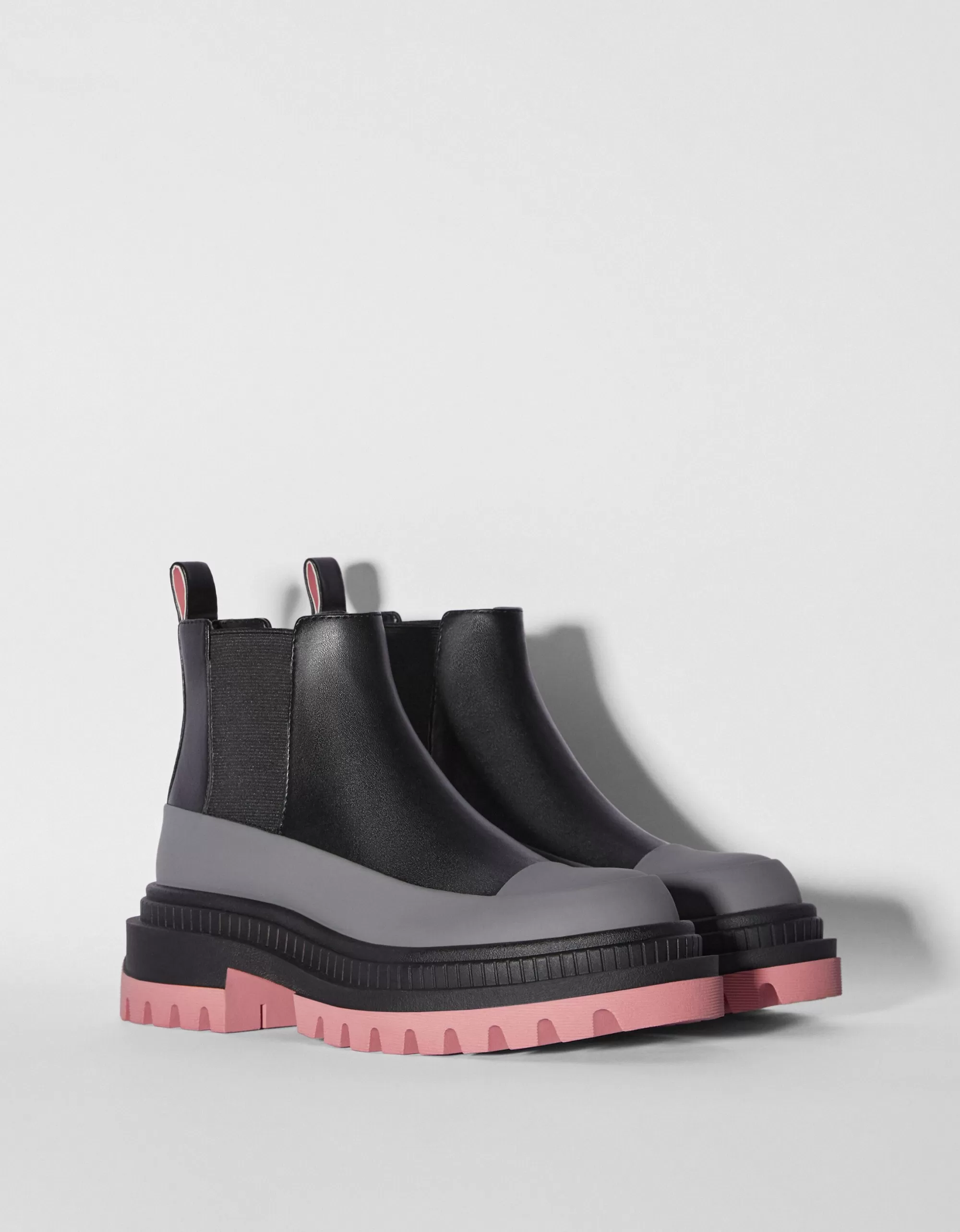 MUJER BERSHKA Botines planos suela color