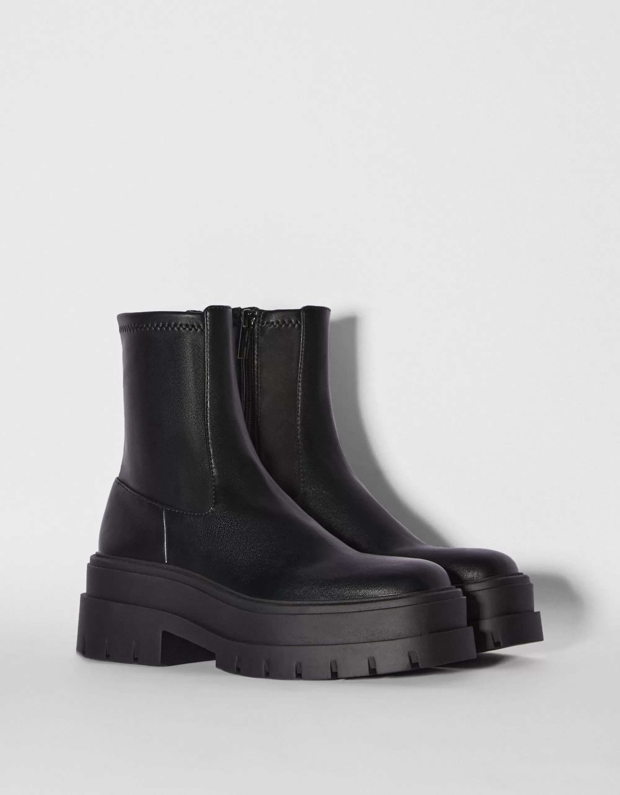 MUJER BERSHKA Botines plataforma ajustados