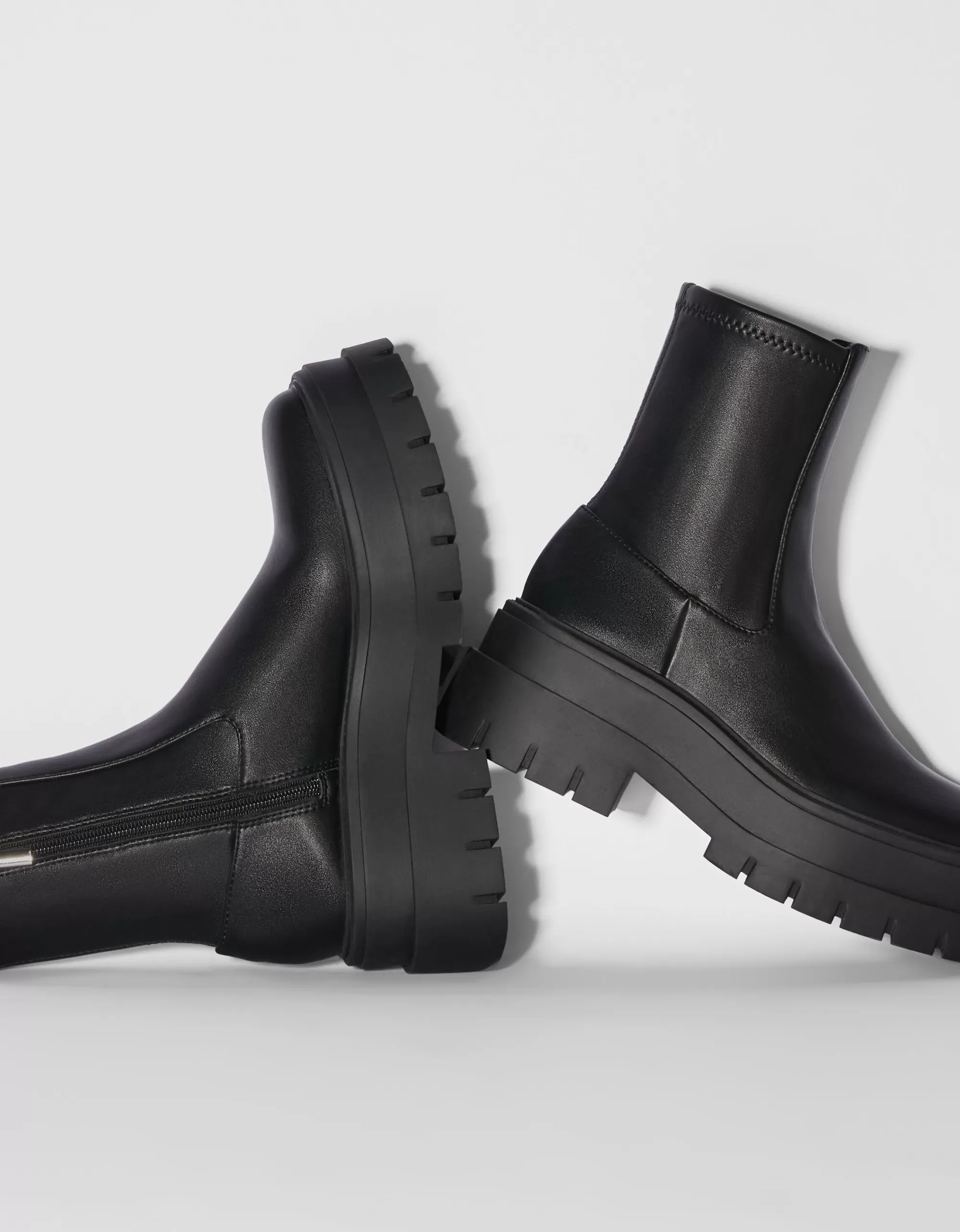 MUJER BERSHKA Botines plataforma ajustados