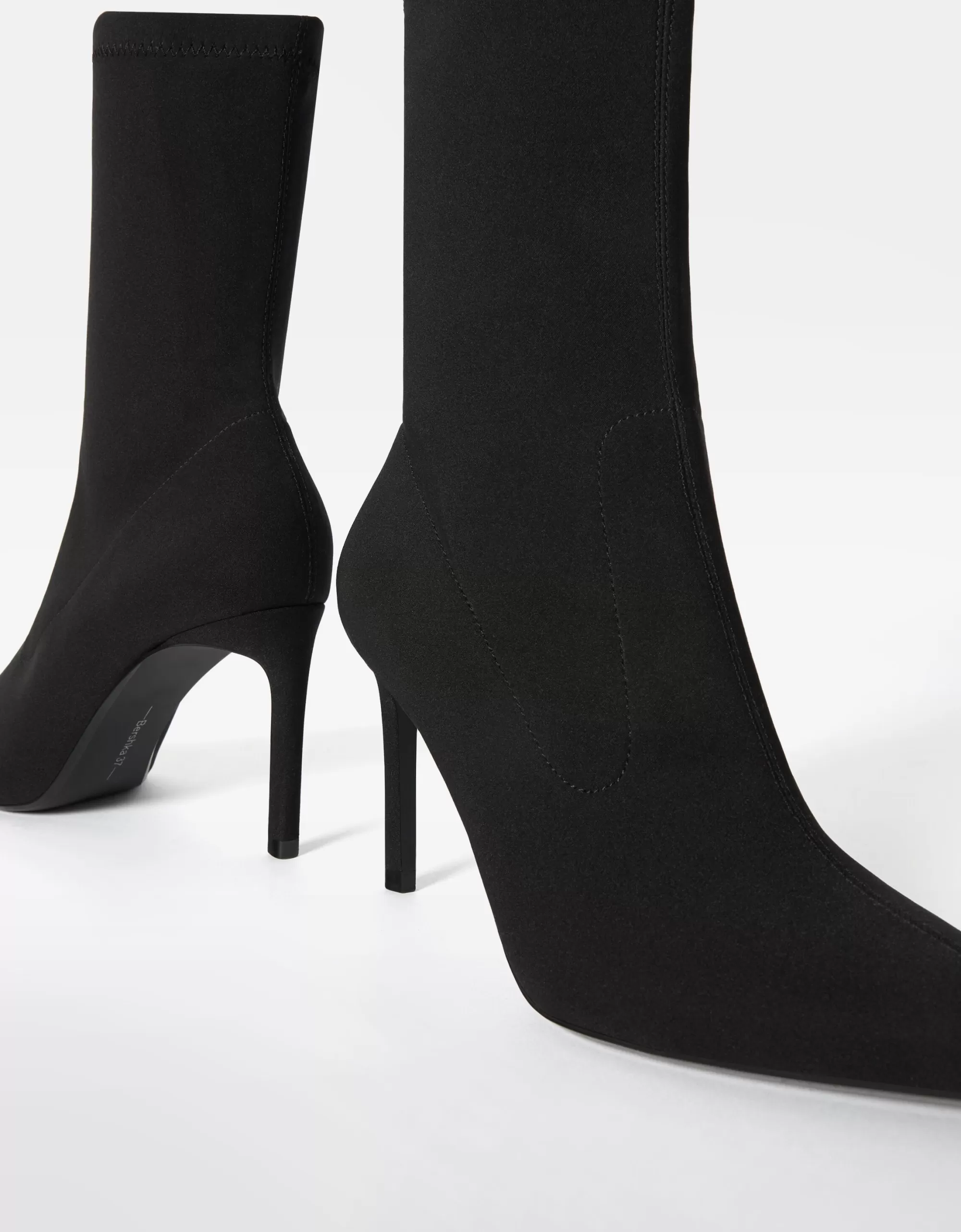 MUJER BERSHKA Botines tacón ajustados