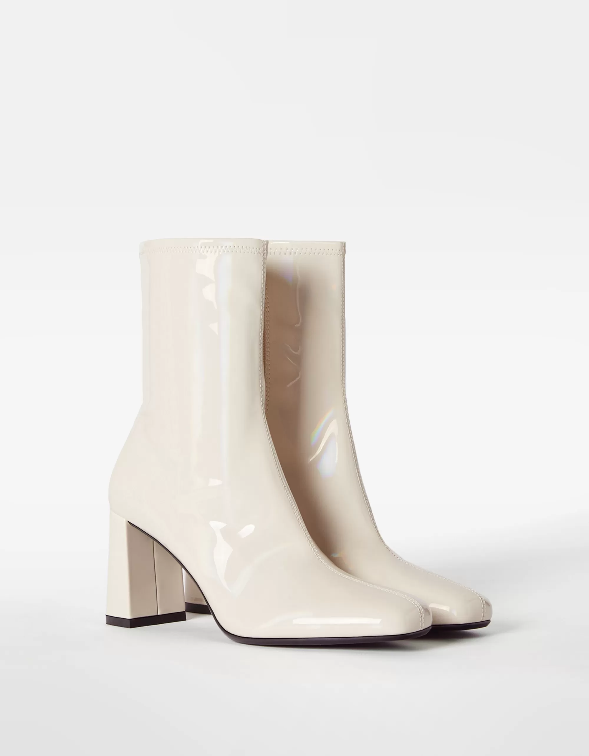 MUJER BERSHKA Botines tacón ajustados tipo charol