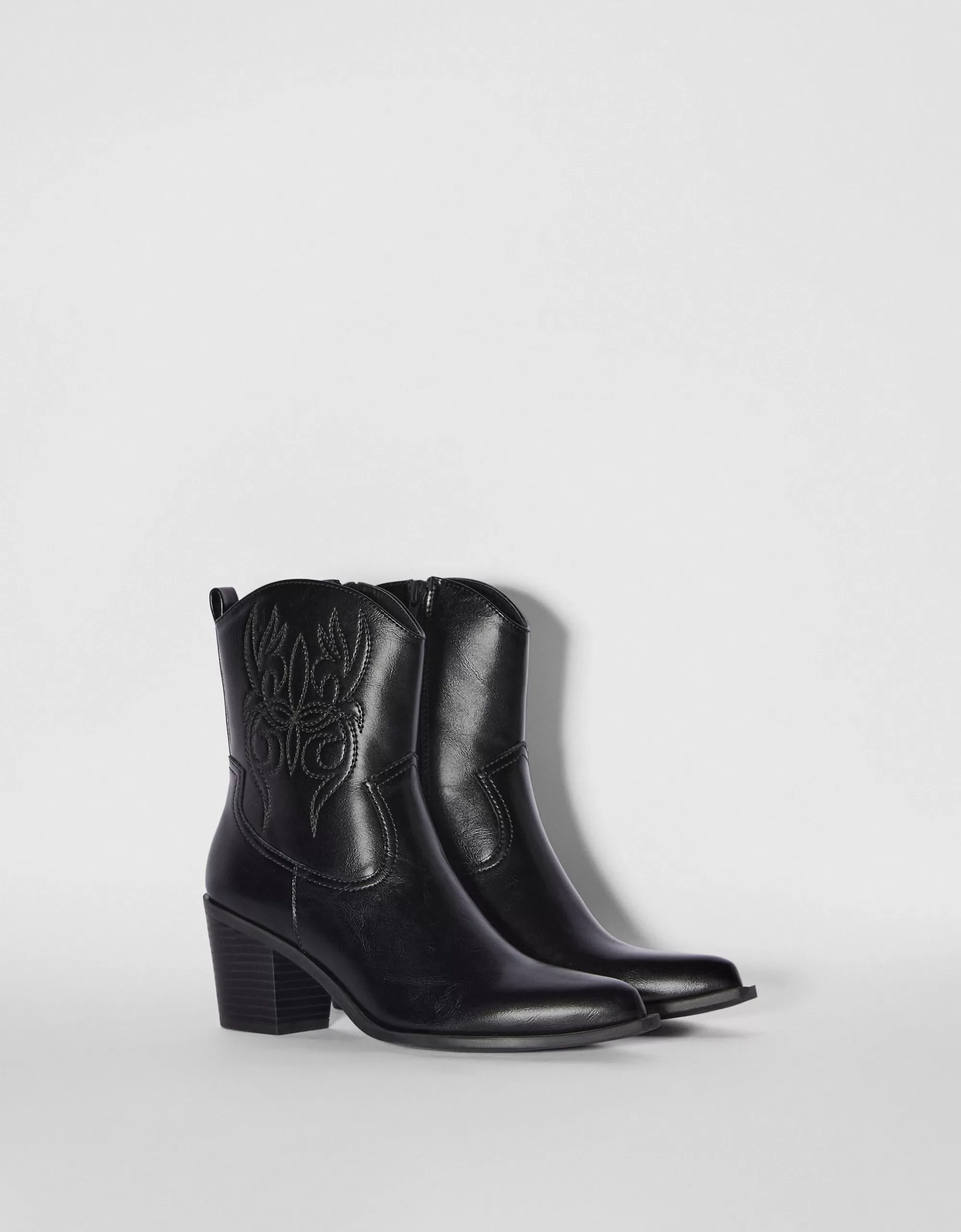 MUJER BERSHKA Botines tacón cowboy
