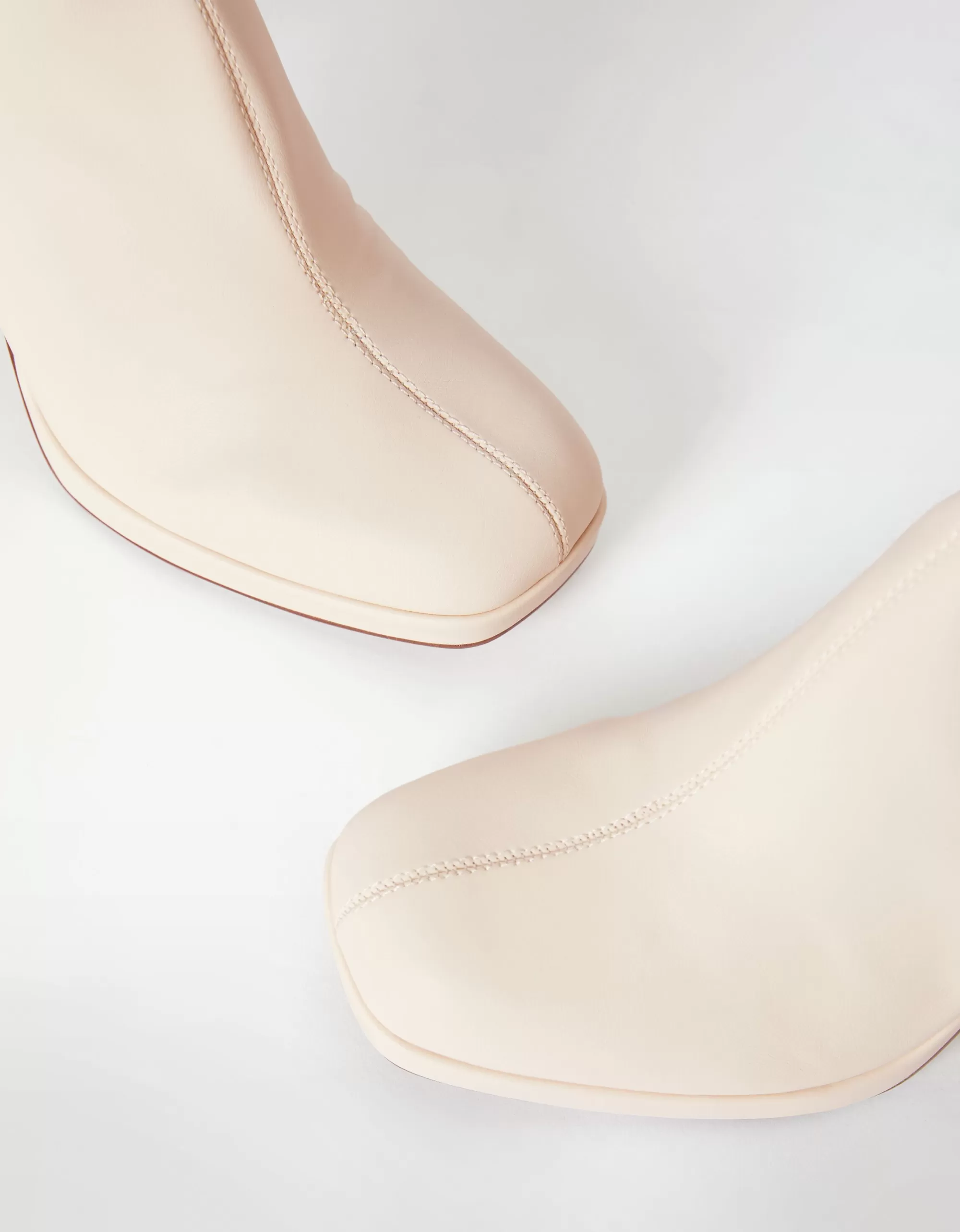 MUJER BERSHKA Botines tacón mini plataforma ajustados