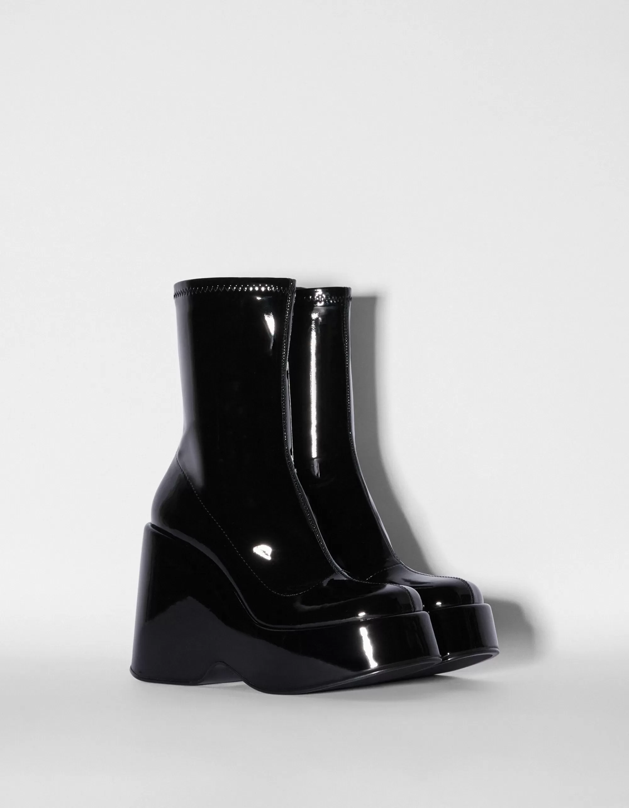 MUJER BERSHKA Botines tacón plataforma ajustados