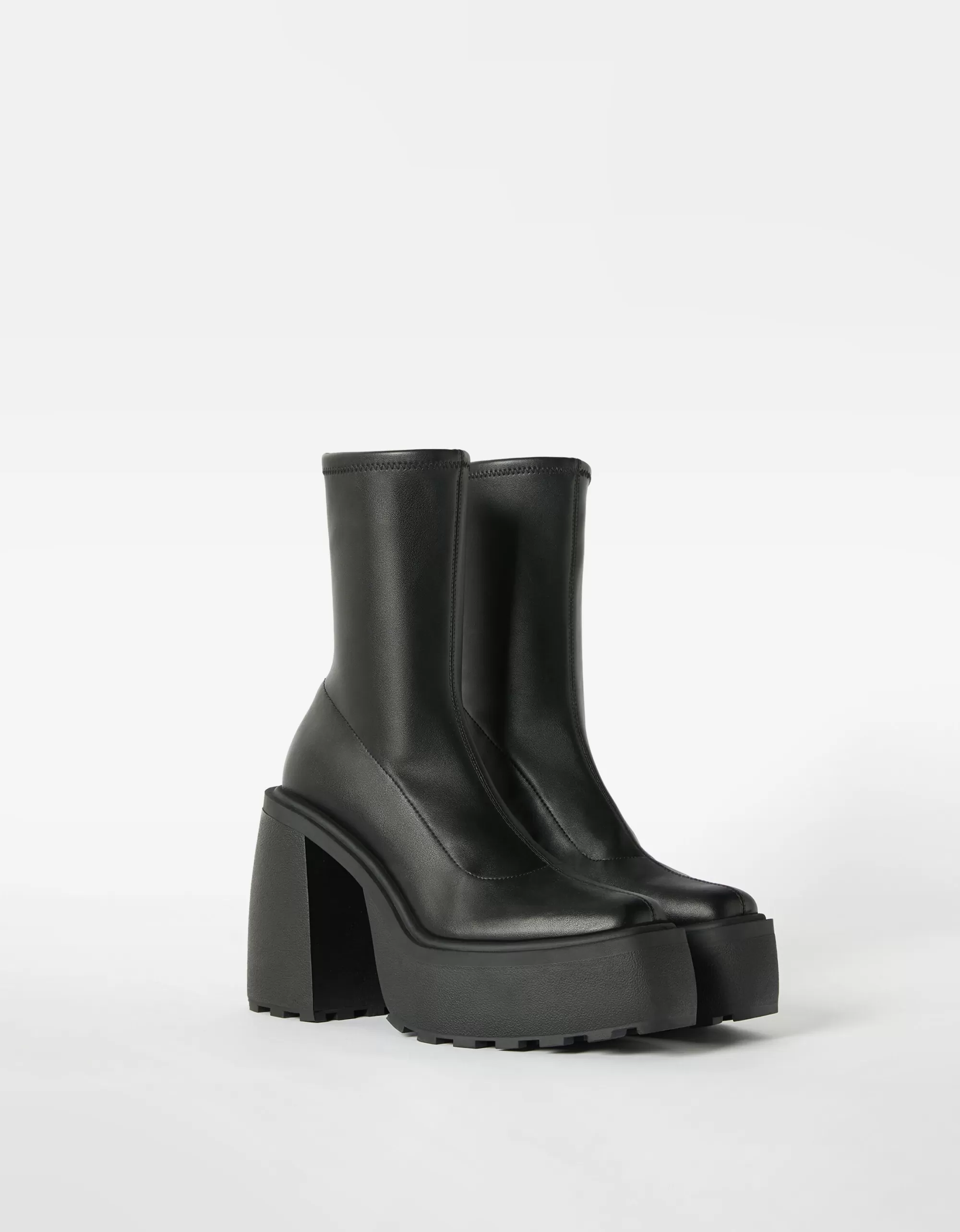 MUJER BERSHKA Botines tacón plataforma ajustados