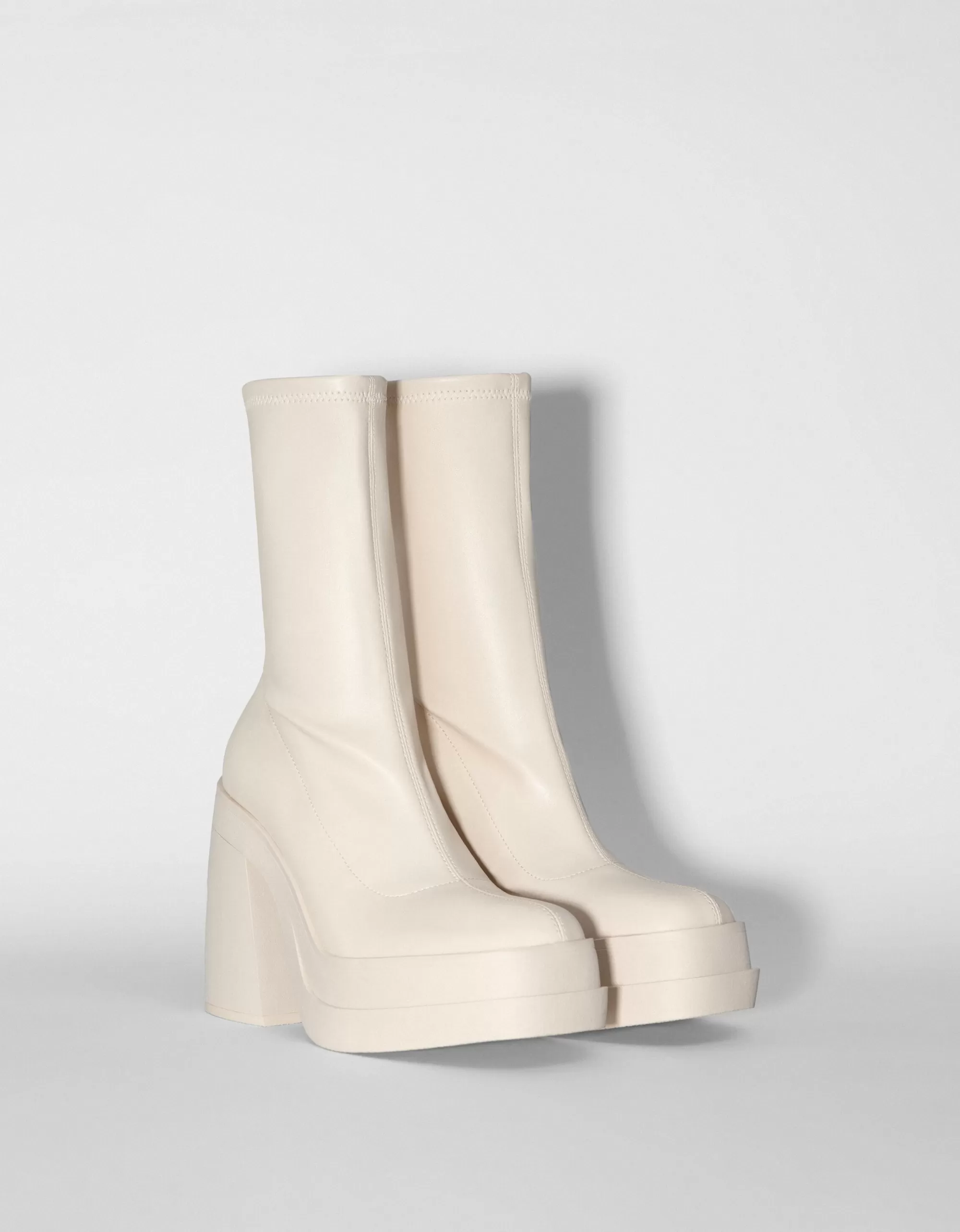 MUJER BERSHKA Botines tacón plataforma ajustados