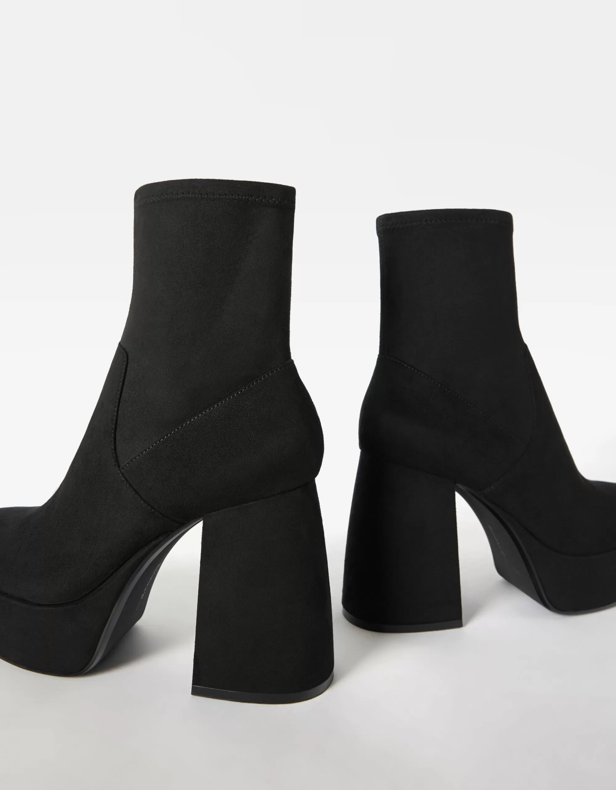 MUJER BERSHKA Botines tacón plataforma ajustados