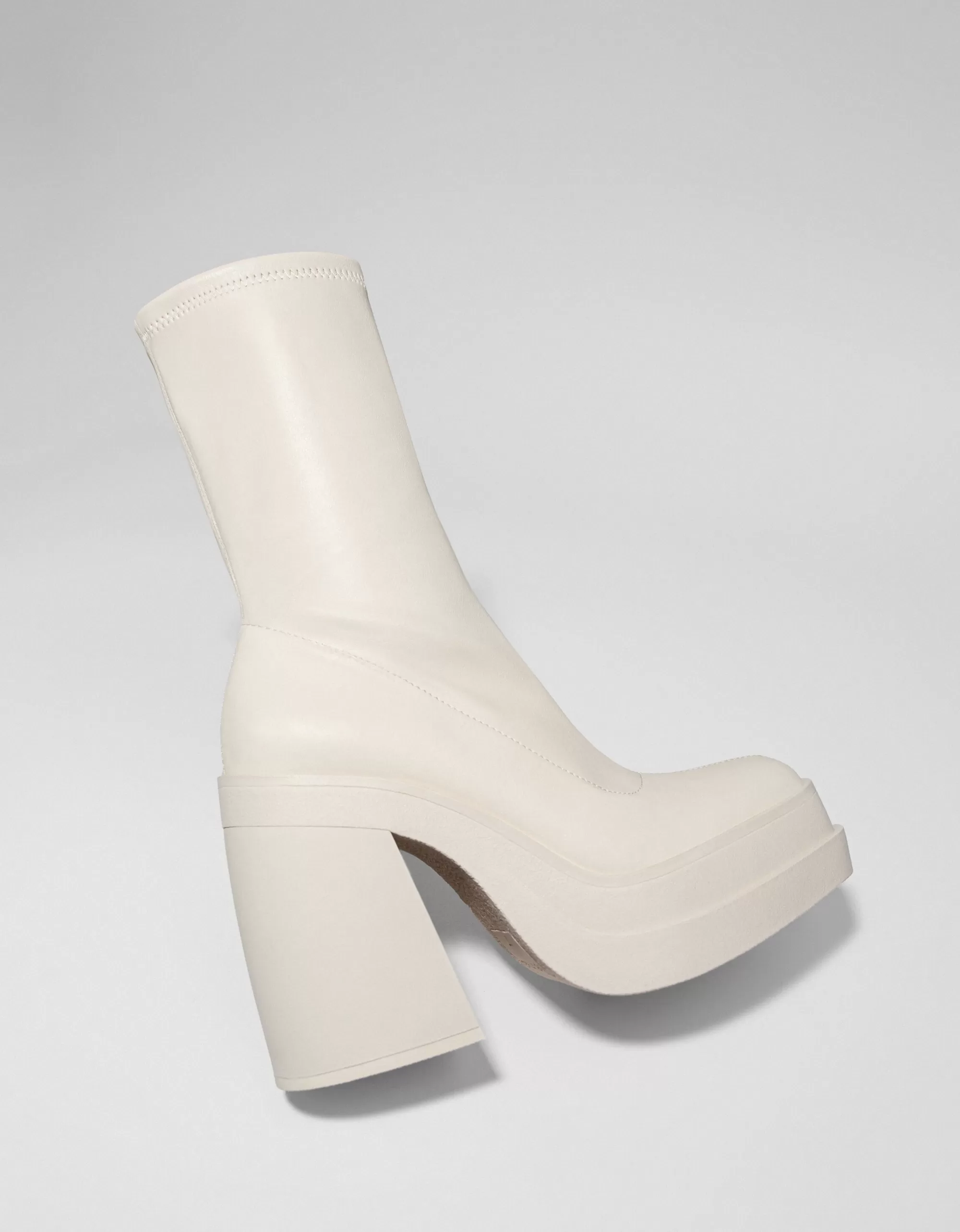 MUJER BERSHKA Botines tacón plataforma ajustados