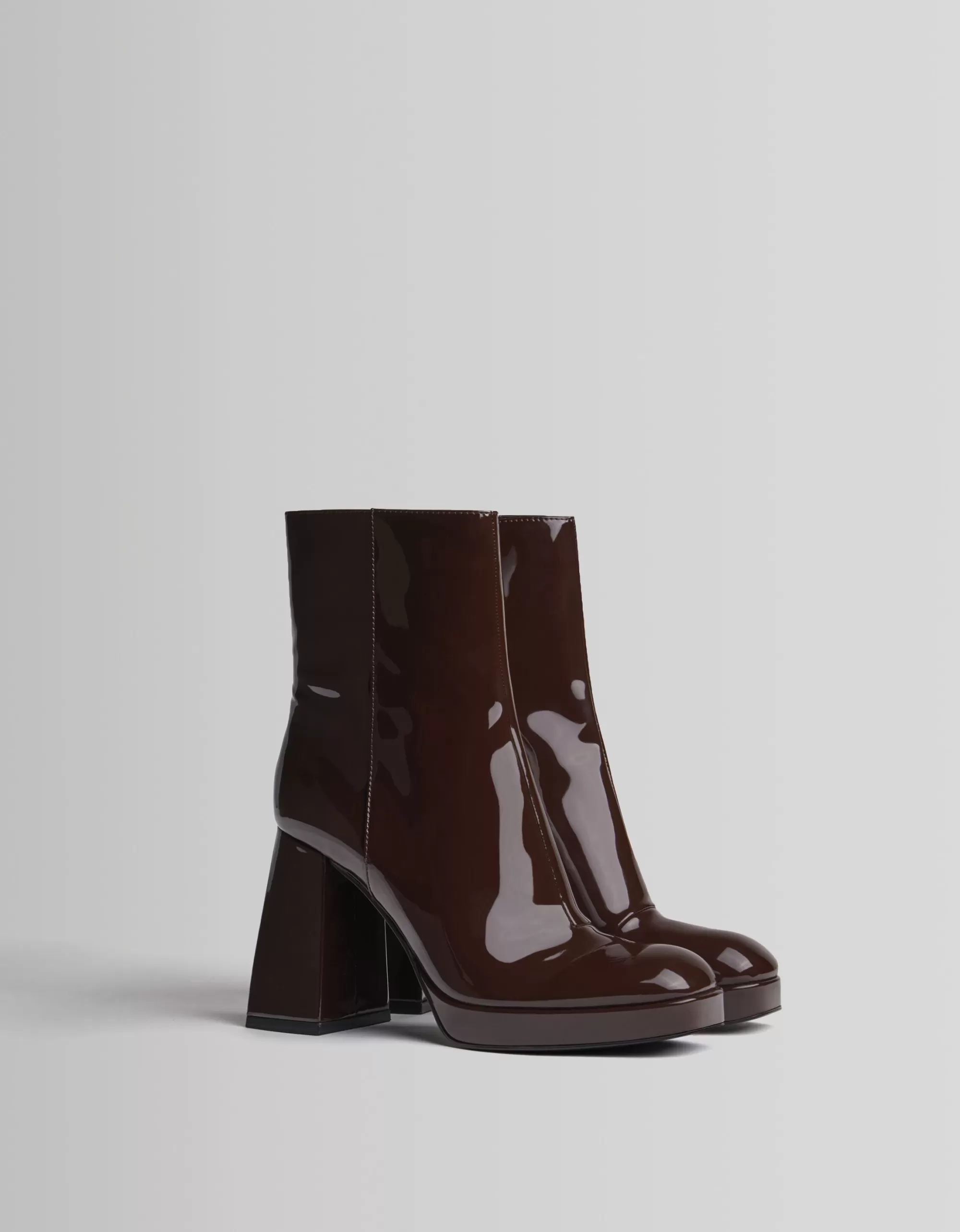 MUJER BERSHKA Botines tacón plataforma charol