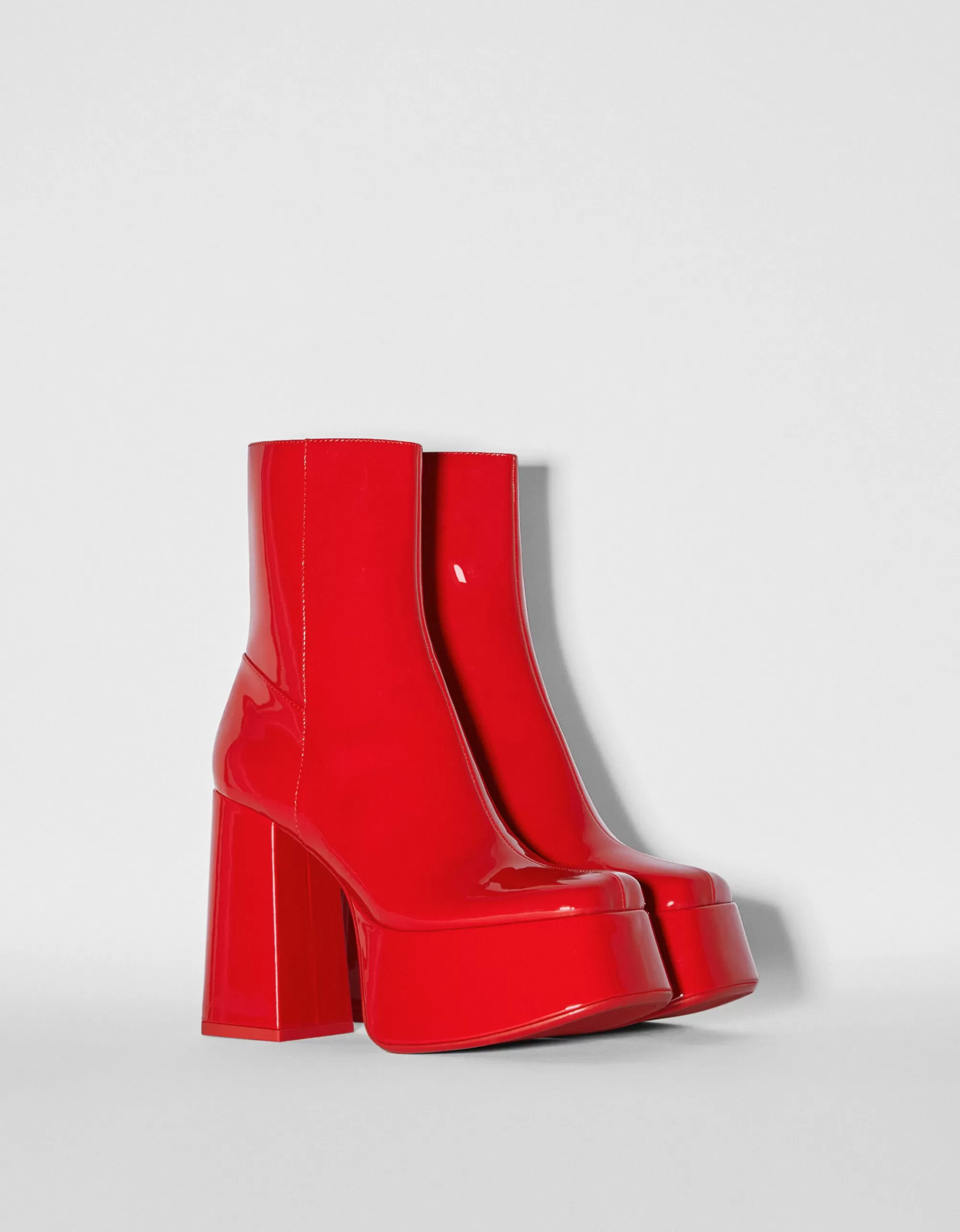 MUJER BERSHKA Botines tacón plataforma XL