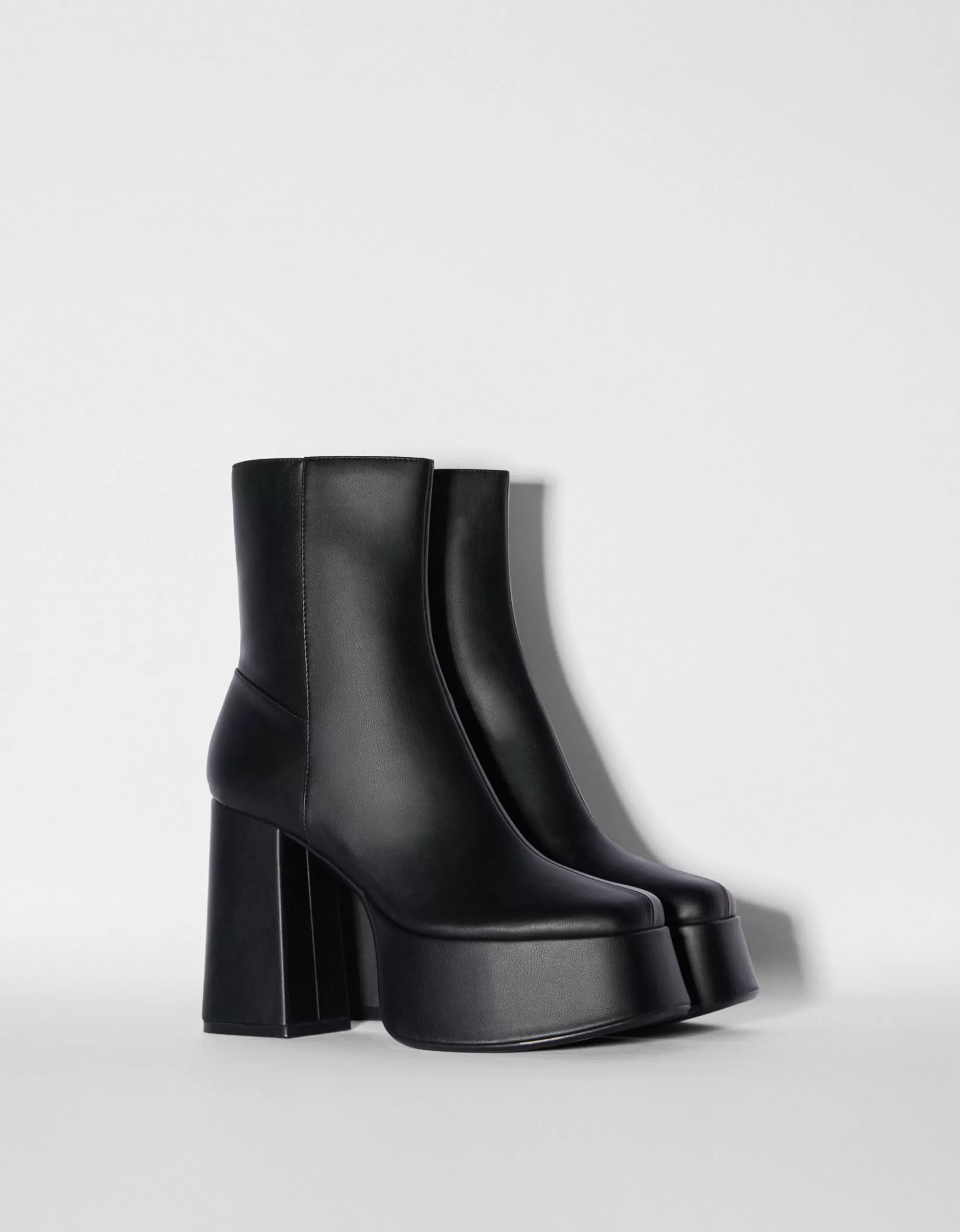 MUJER BERSHKA Botines tacón plataforma XL