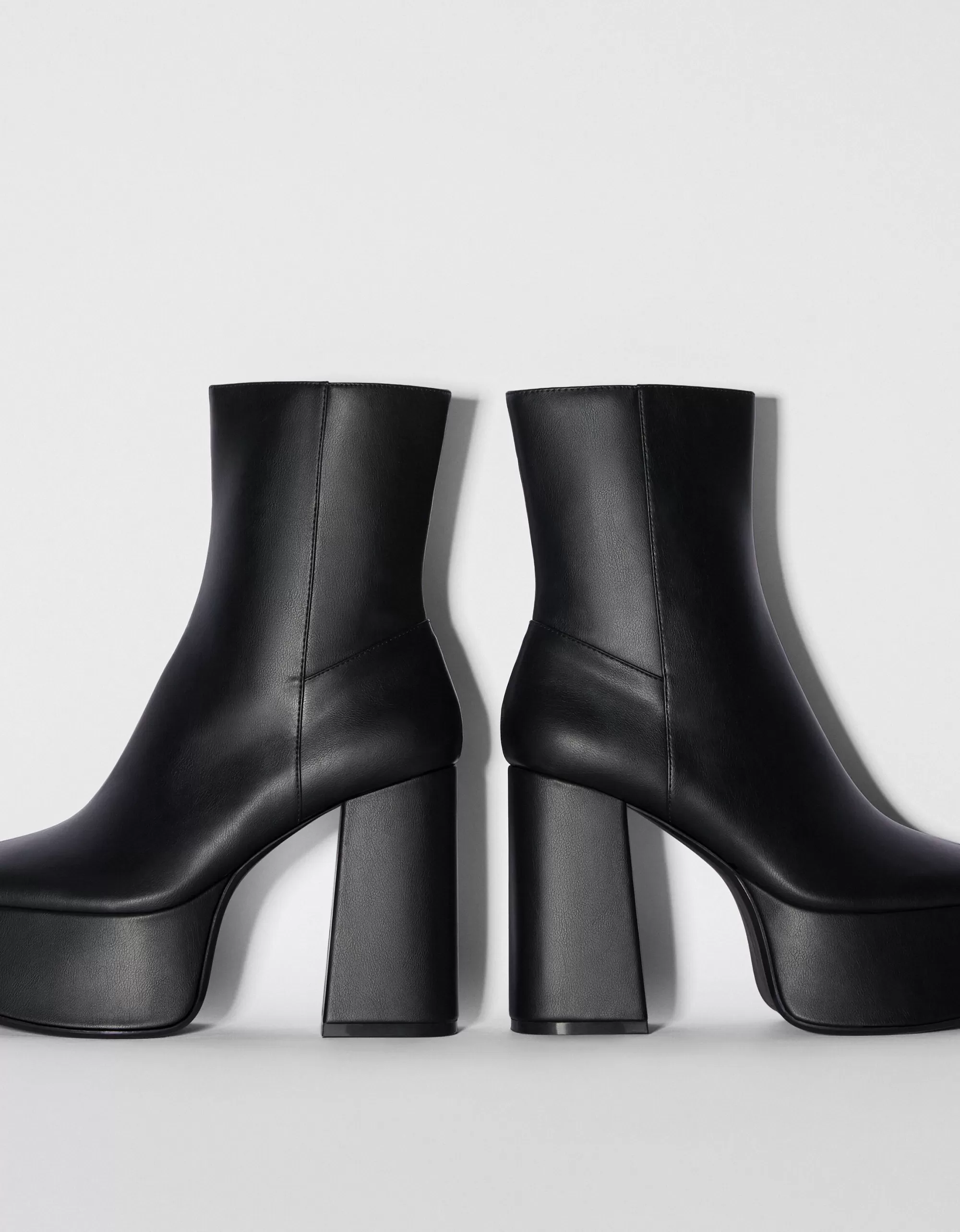 MUJER BERSHKA Botines tacón plataforma XL