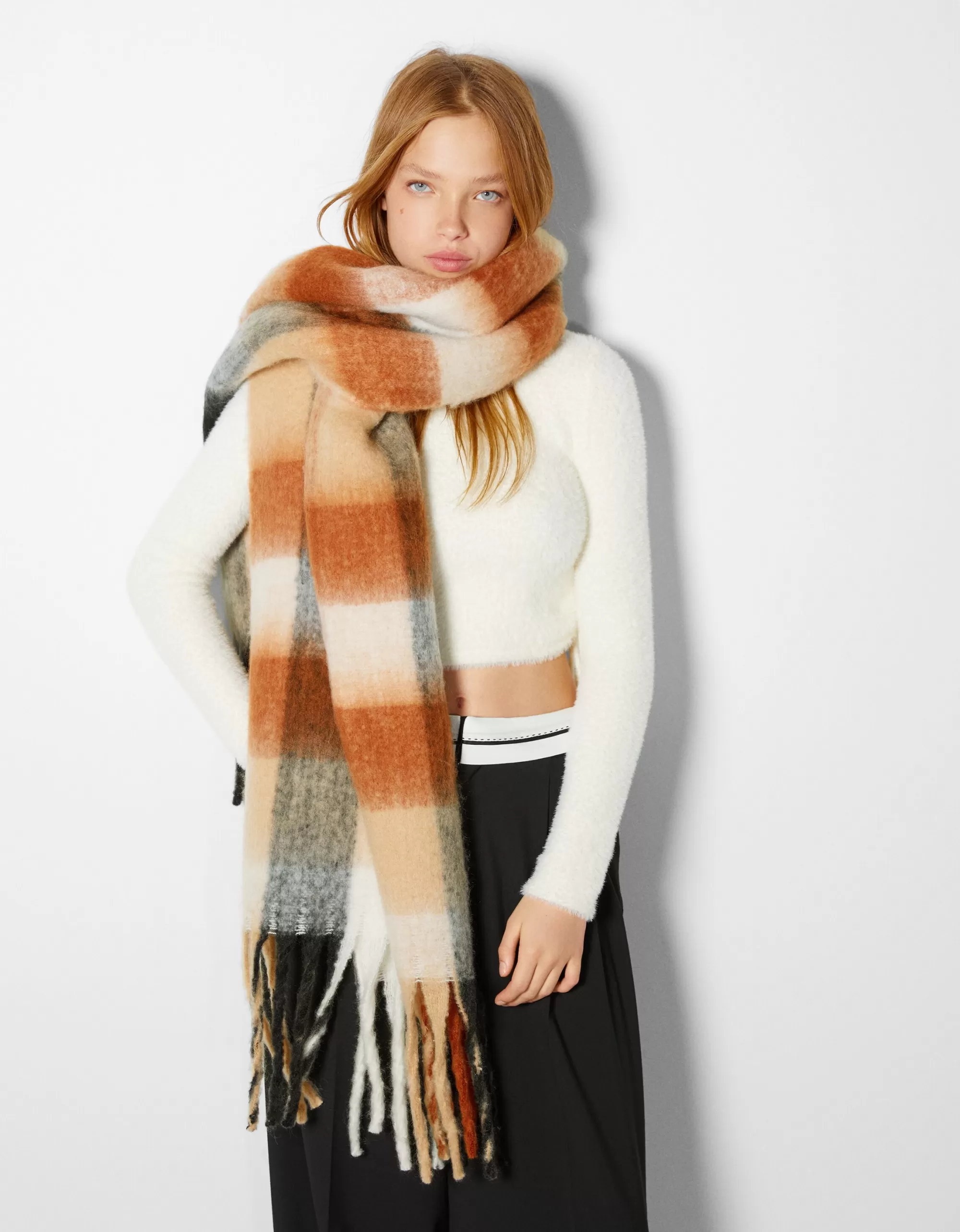 MUJER BERSHKA Bufanda cuadros