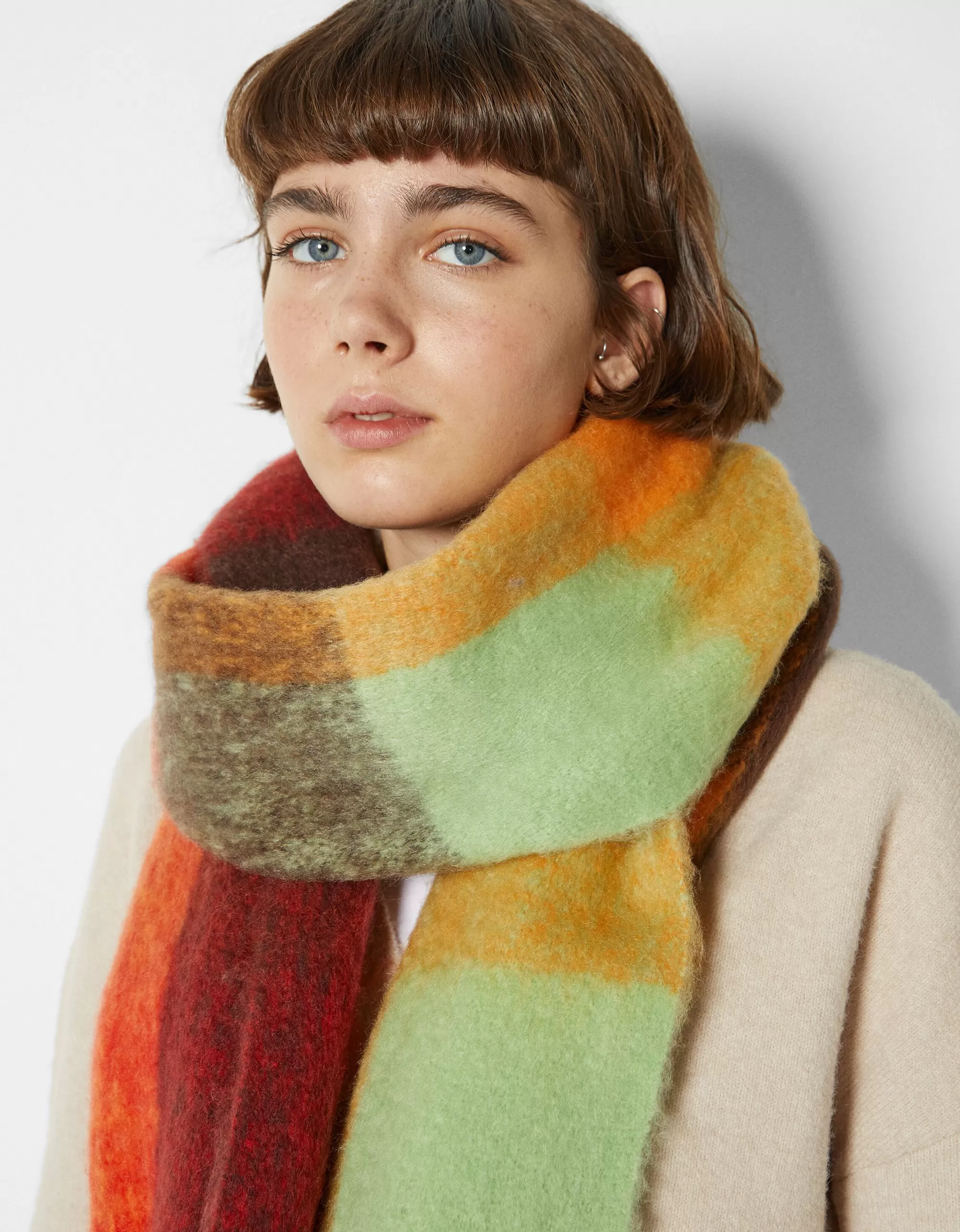 MUJER BERSHKA Bufanda cuadros