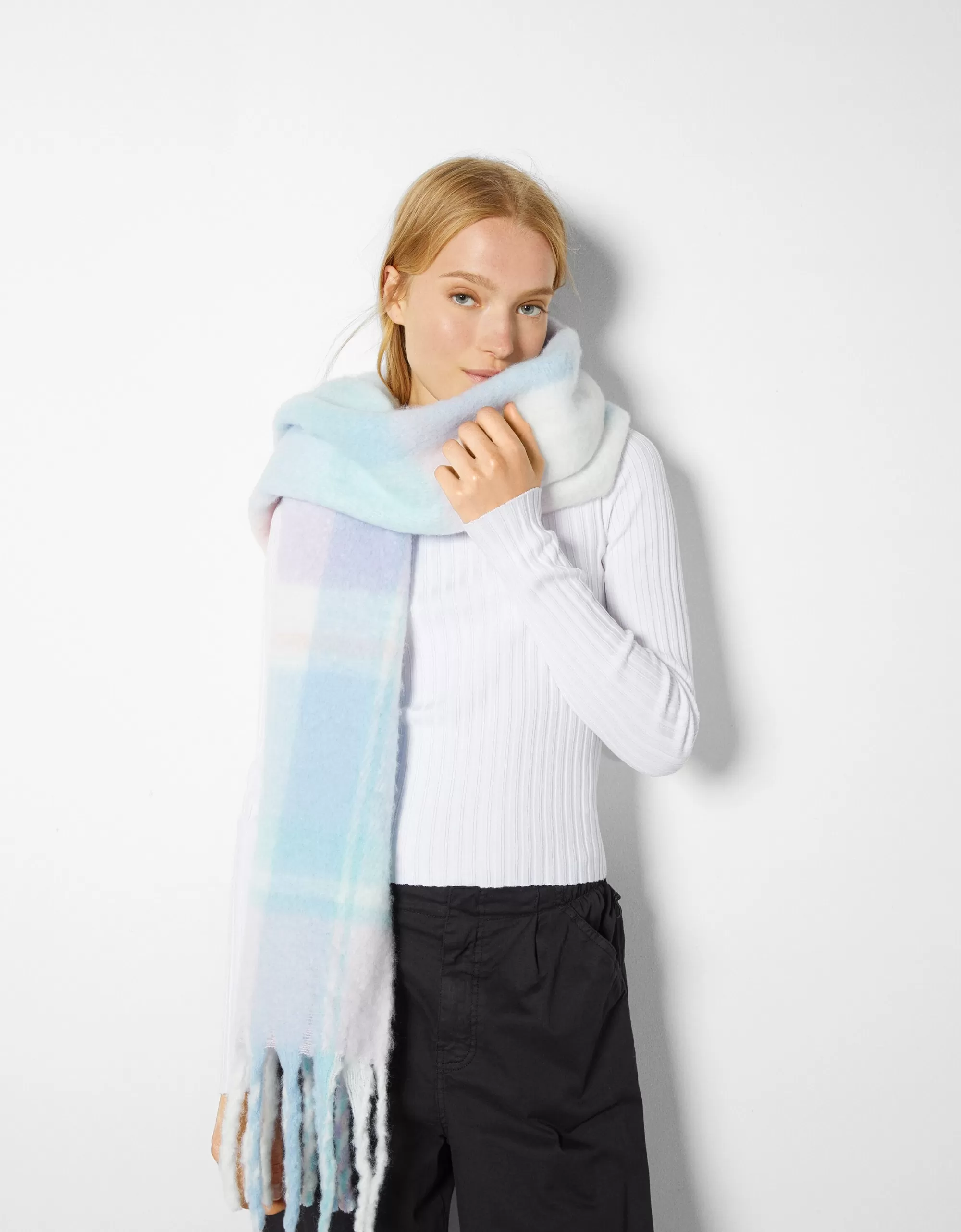 MUJER BERSHKA Bufanda cuadros