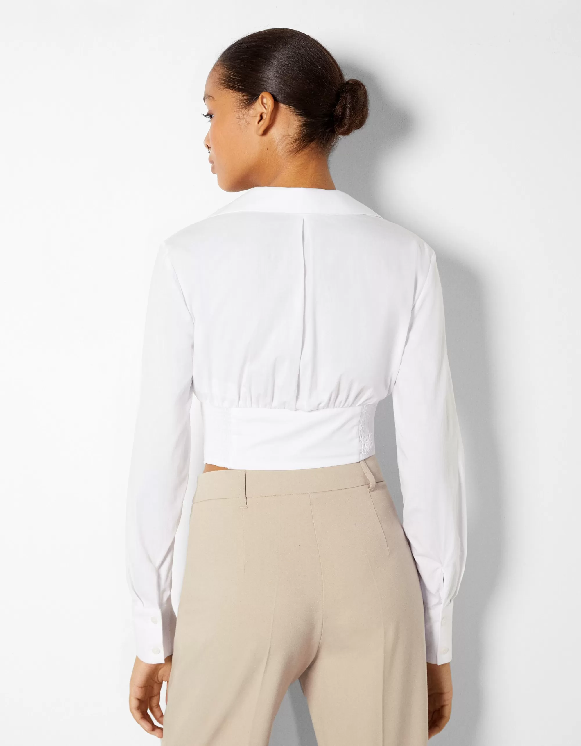 MUJER BERSHKA Camisa corsé manga larga ajustada popelín