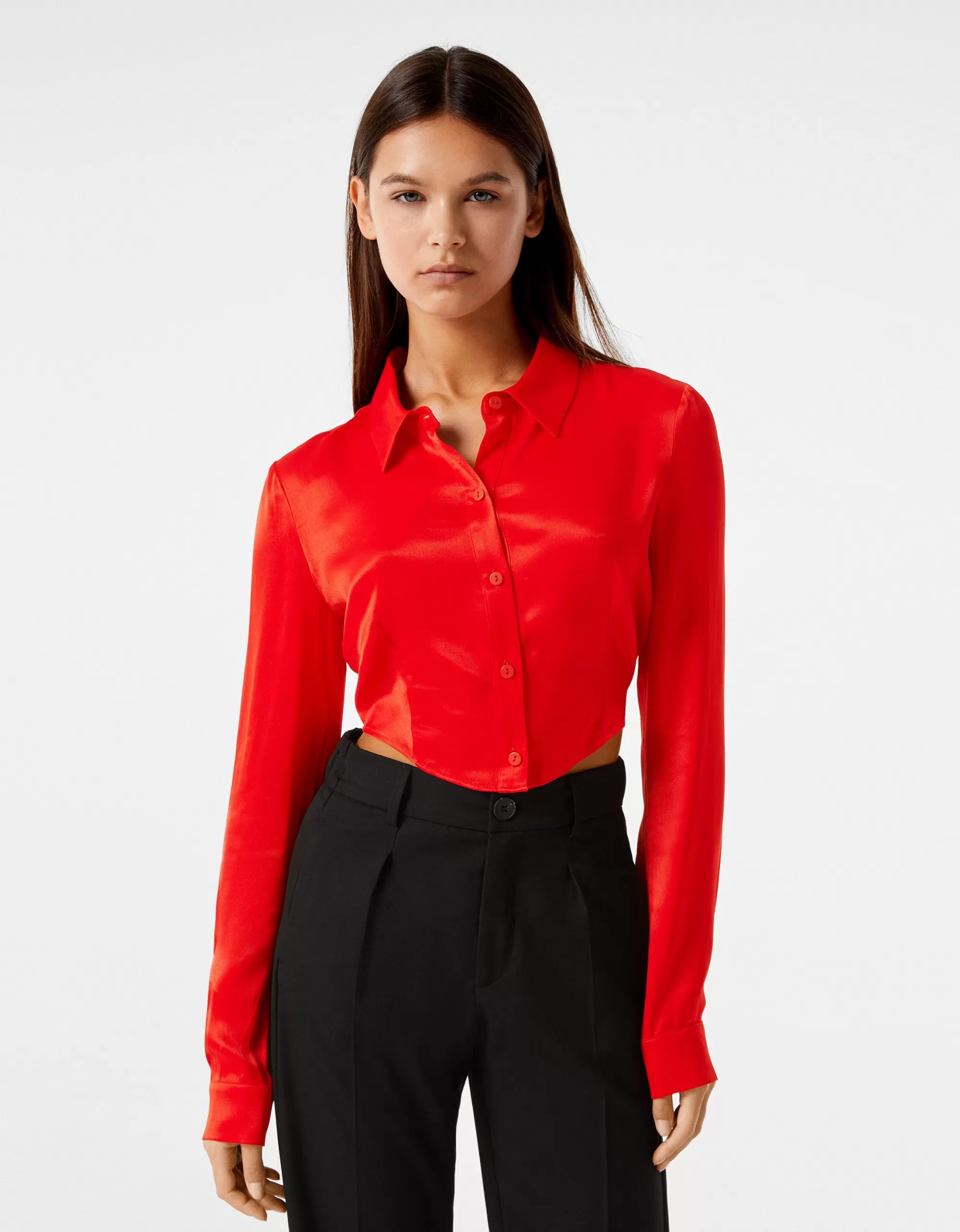 MUJER BERSHKA Camisa manga larga cropped satinada ajustada