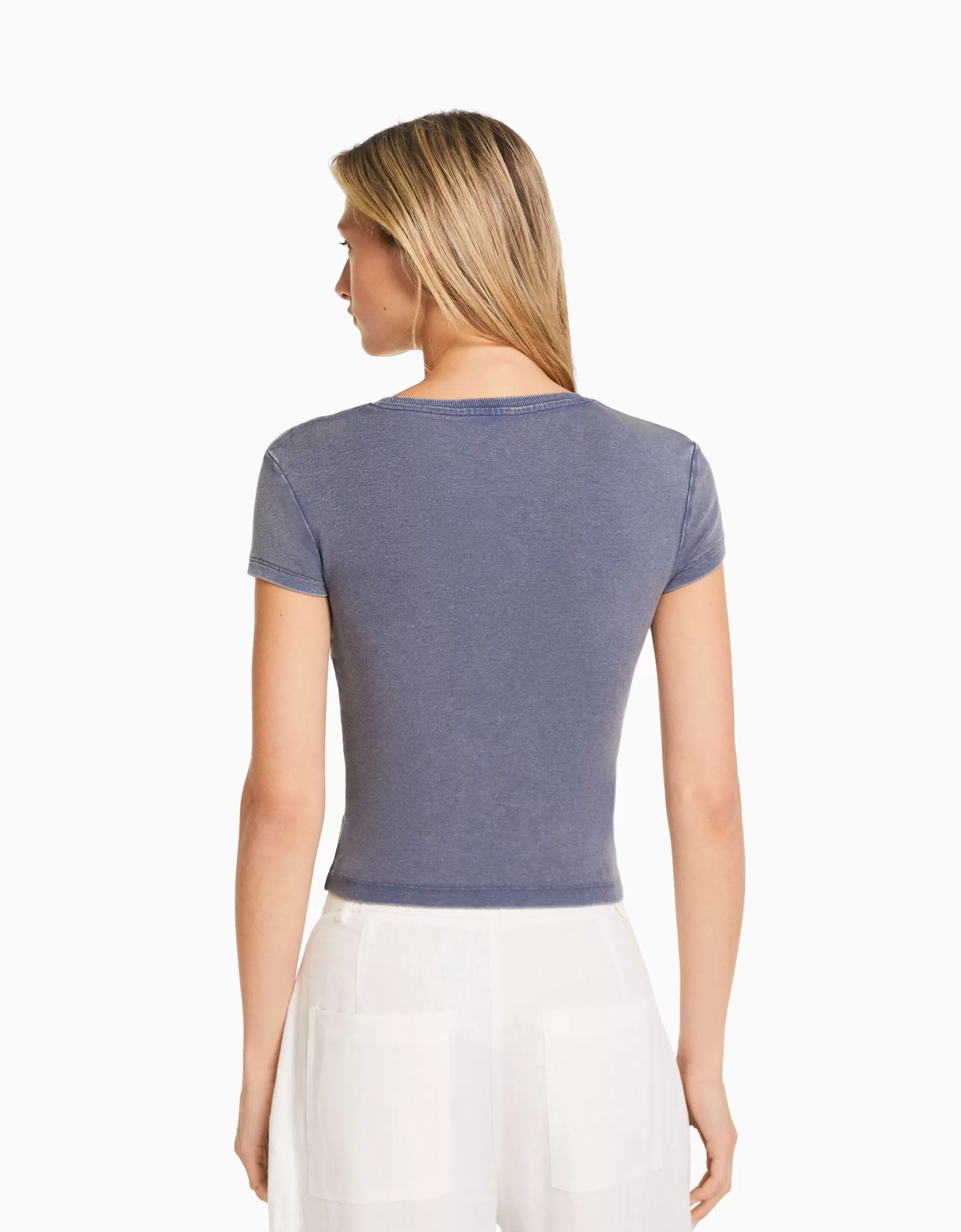 MUJER BERSHKA Camiseta manga corta ajustada