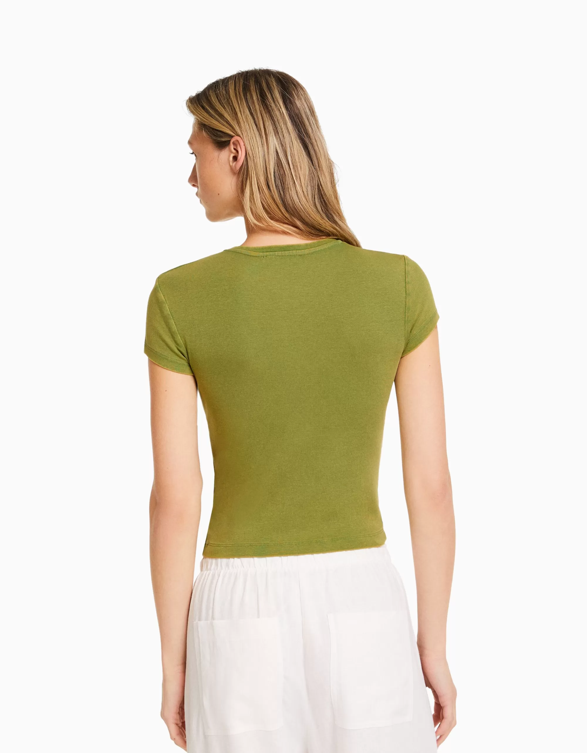 MUJER BERSHKA Camiseta manga corta ajustada