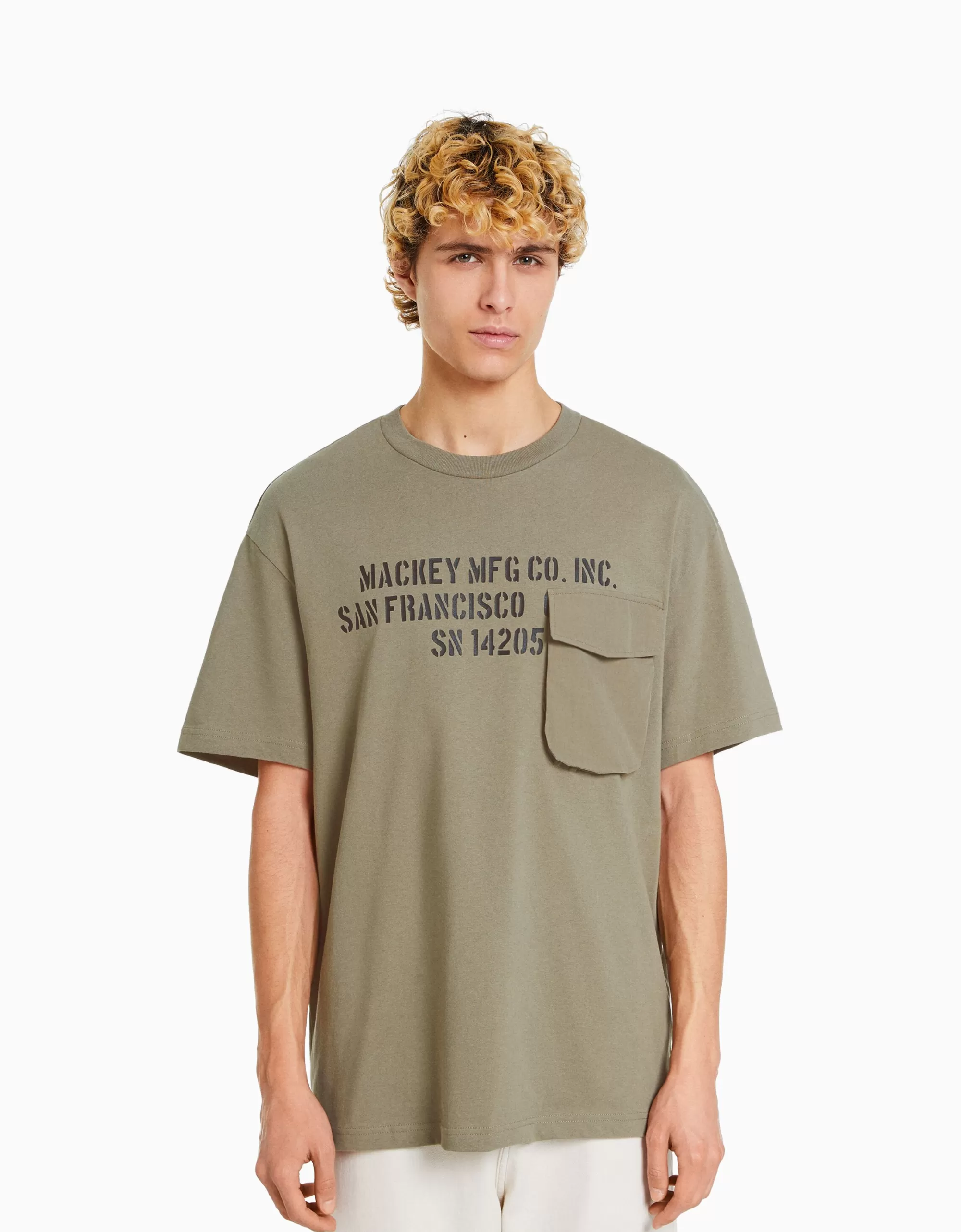 HOMBRE BERSHKA Camiseta manga corta boxy fit bolsillo print