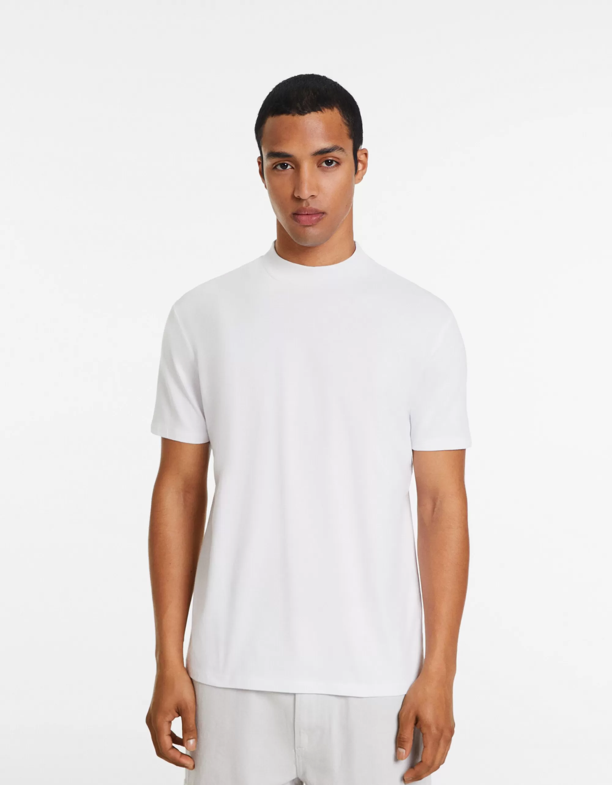 MUJER BERSHKA Camiseta manga corta cuello perkins