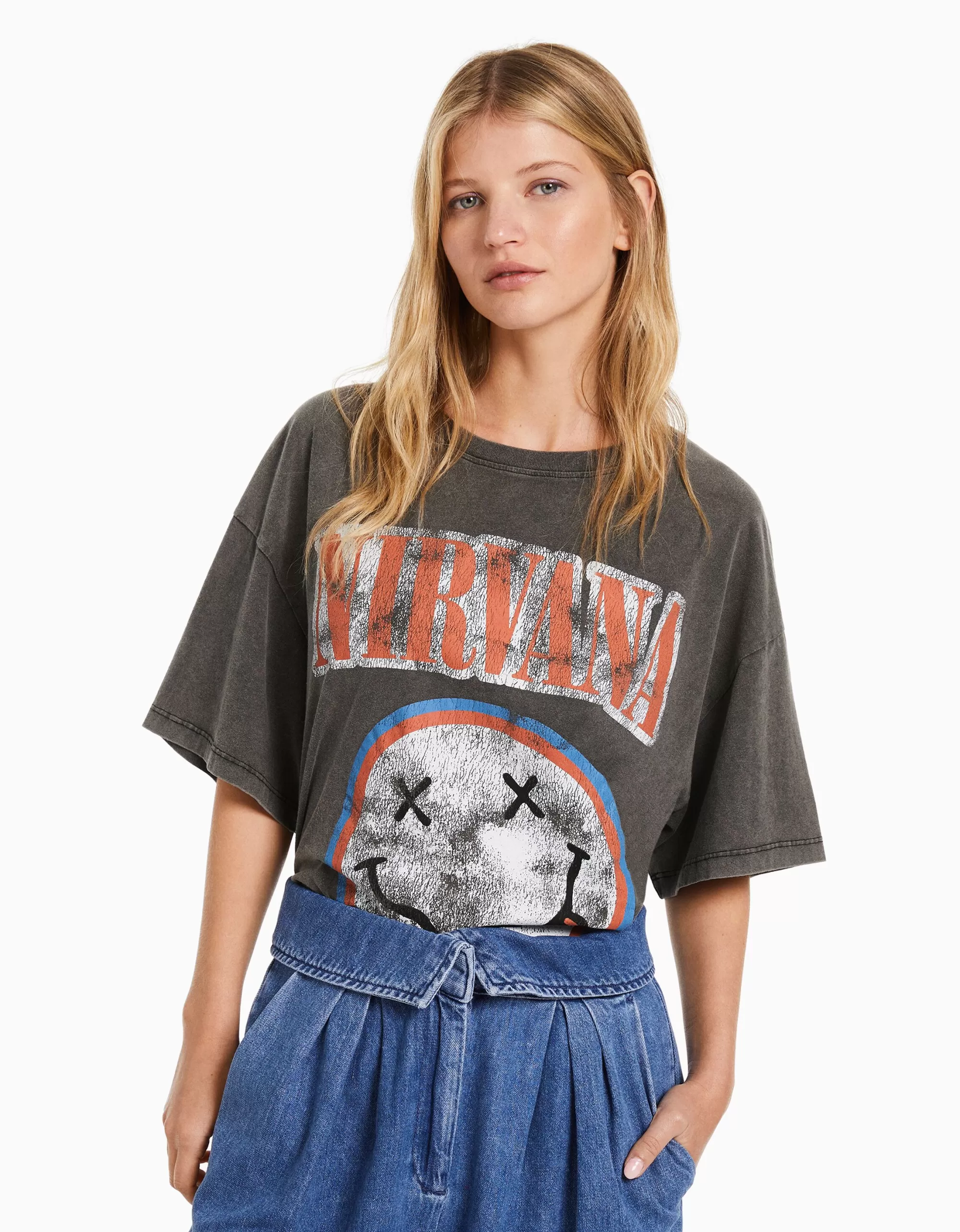 MUJER BERSHKA Camiseta manga corta print Nirvana