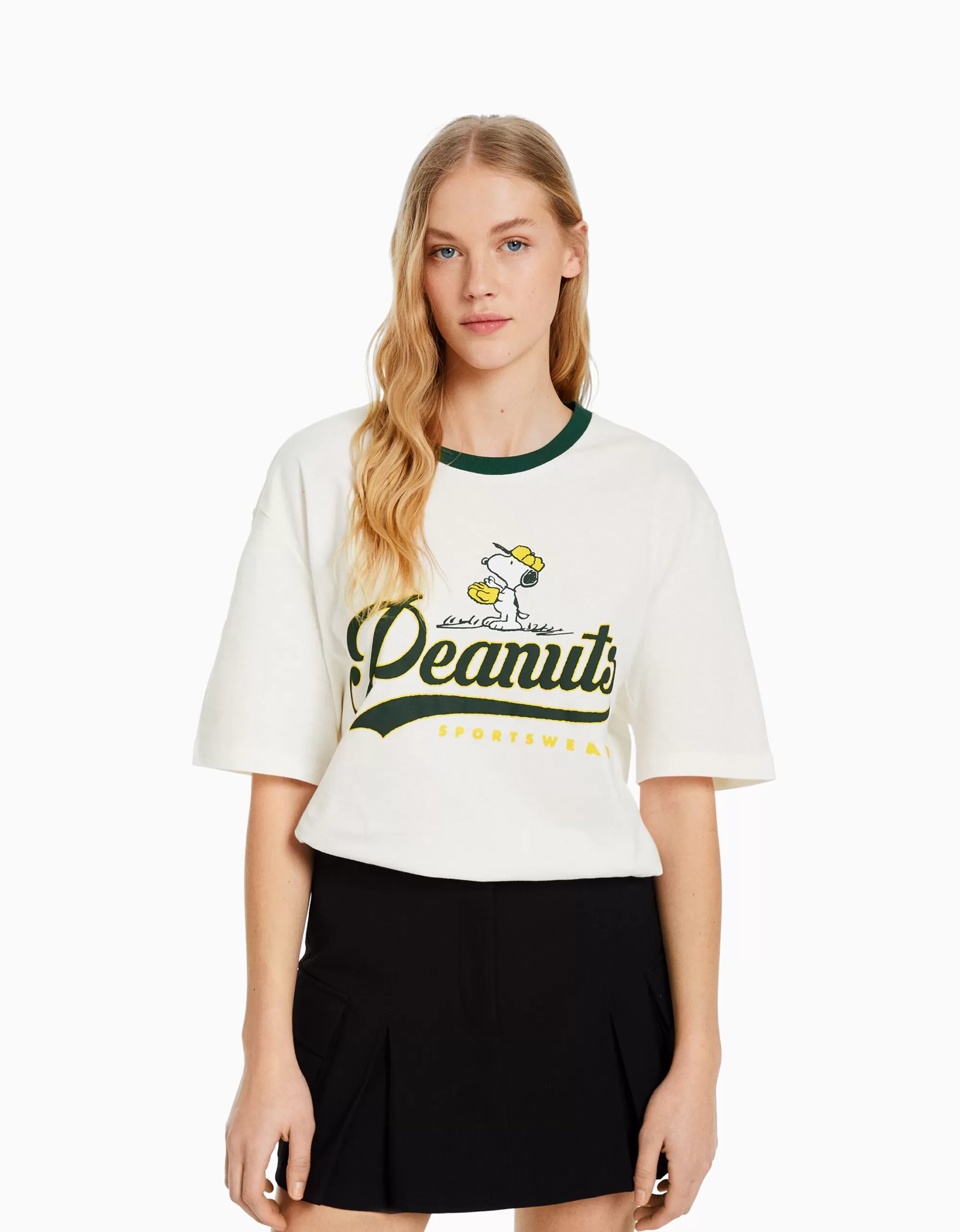 MUJER BERSHKA Camiseta manga corta print Snoopy
